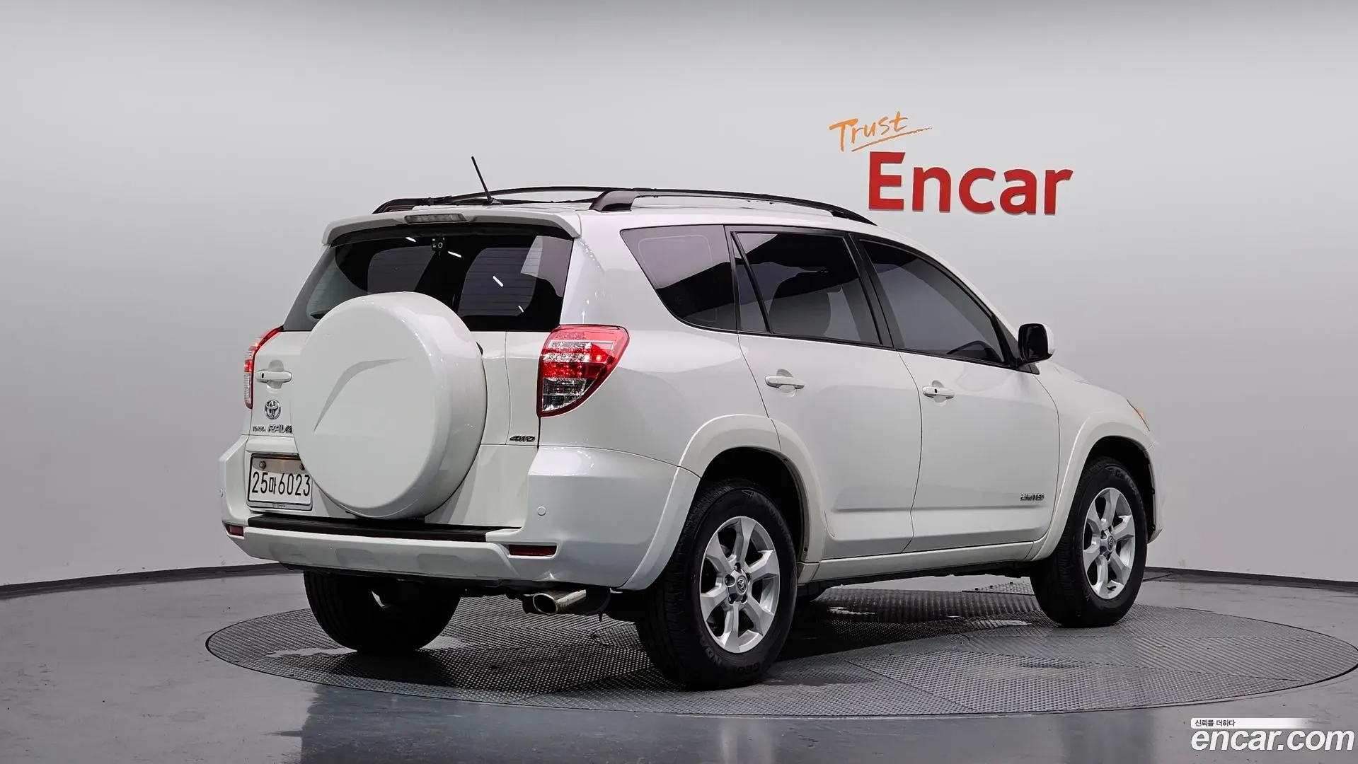 Main__Slider__Photo:RAV4 Toyota 2011.0-1