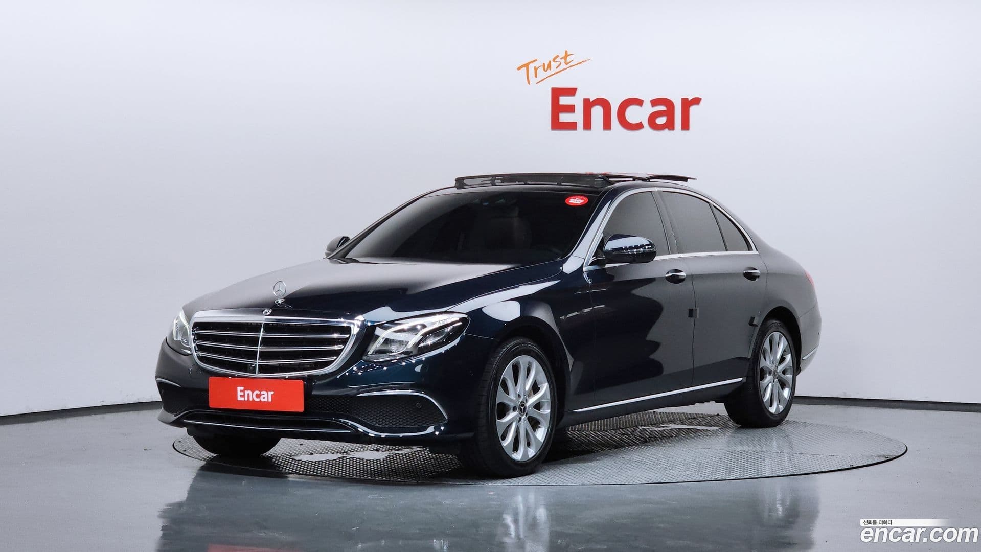 Main__Slider__Photo:E-Class Mercedes-Benz 2017.6-0