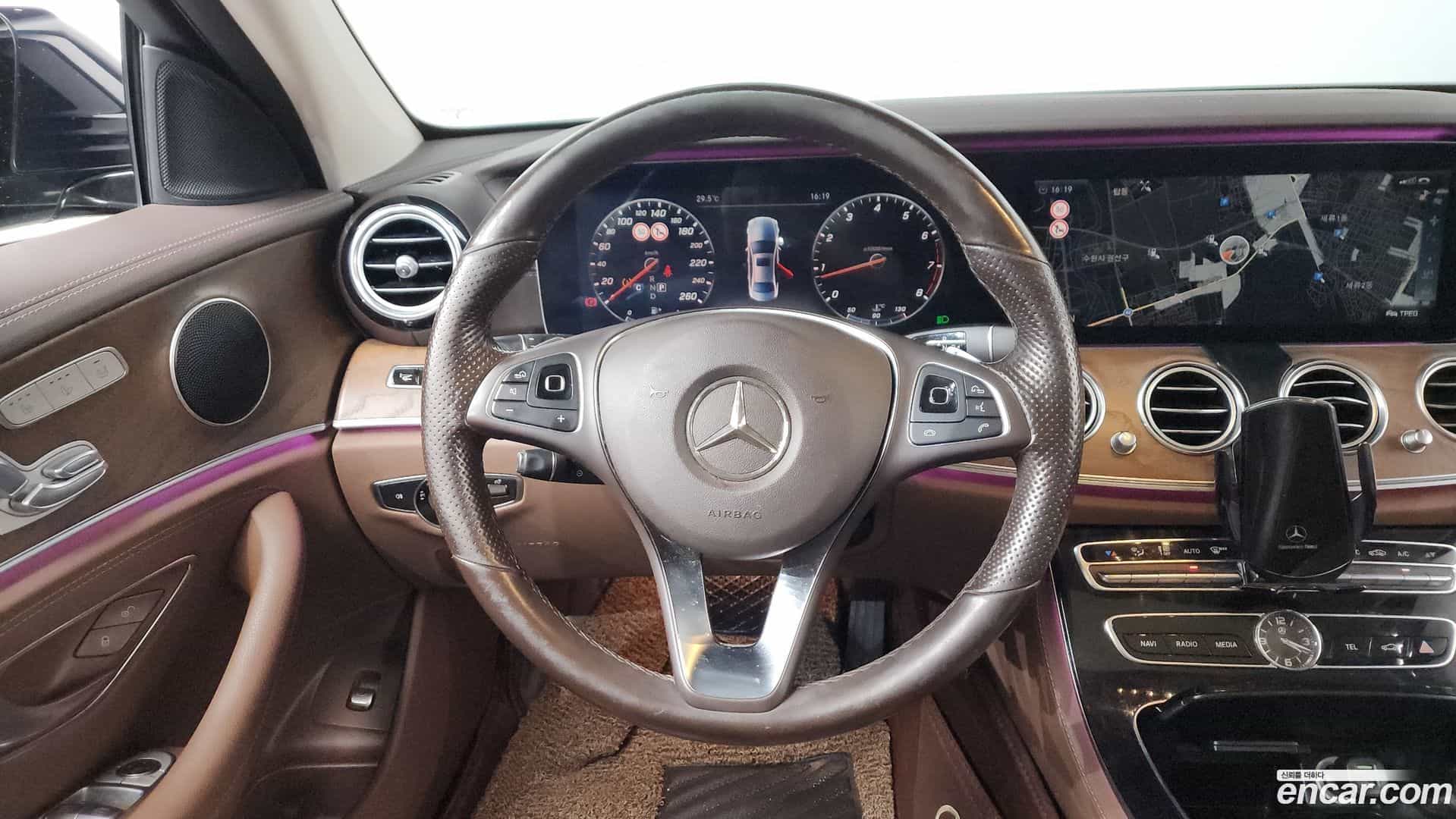 E-Class Mercedes-Benz 2017.6-OPTION-017
