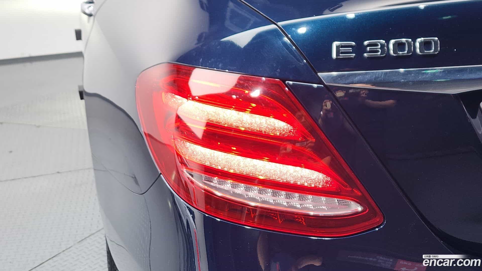 E-Class Mercedes-Benz 2017.6-OUTER-033