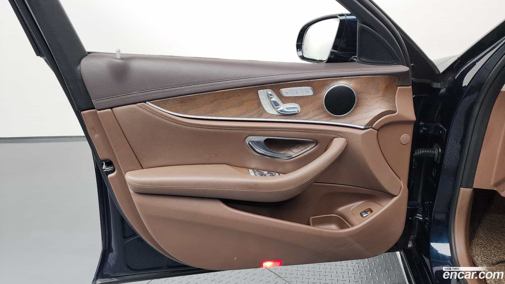 E-Class Mercedes-Benz 2017.6-INNER-034