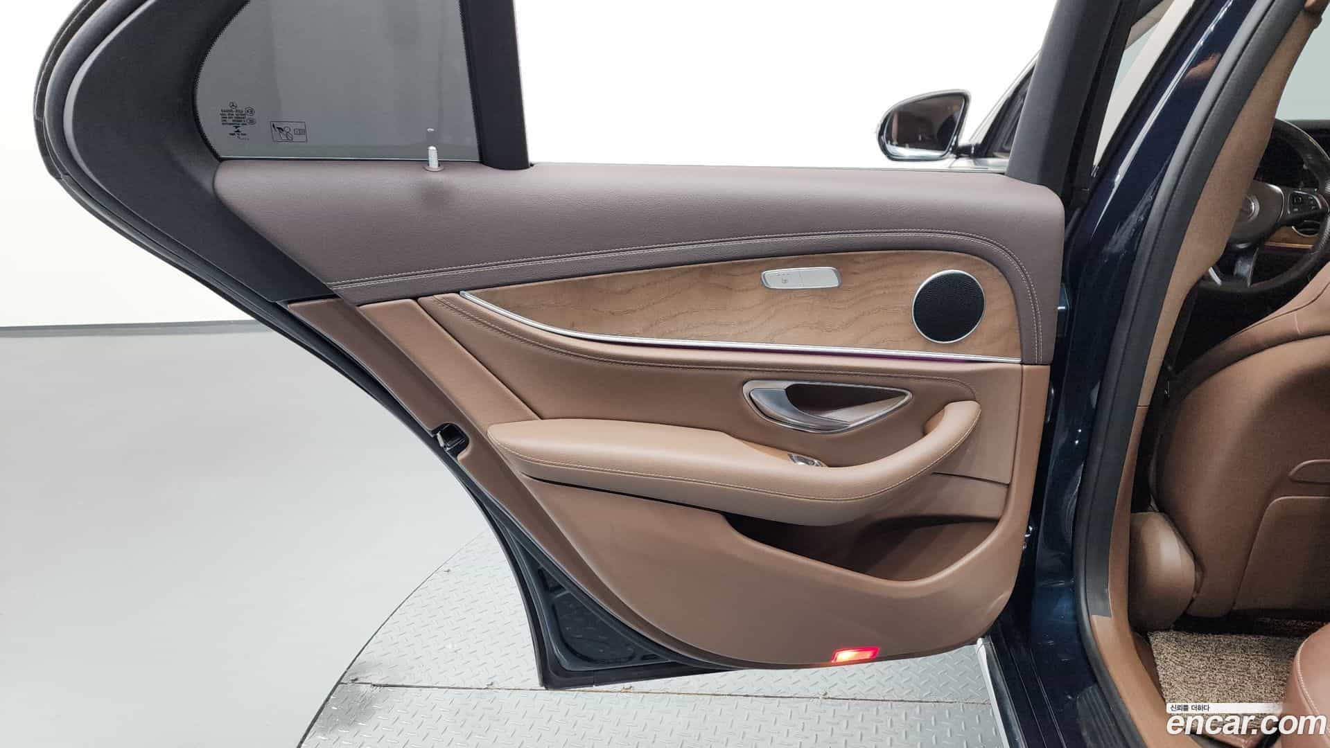 E-Class Mercedes-Benz 2017.6-INNER-035