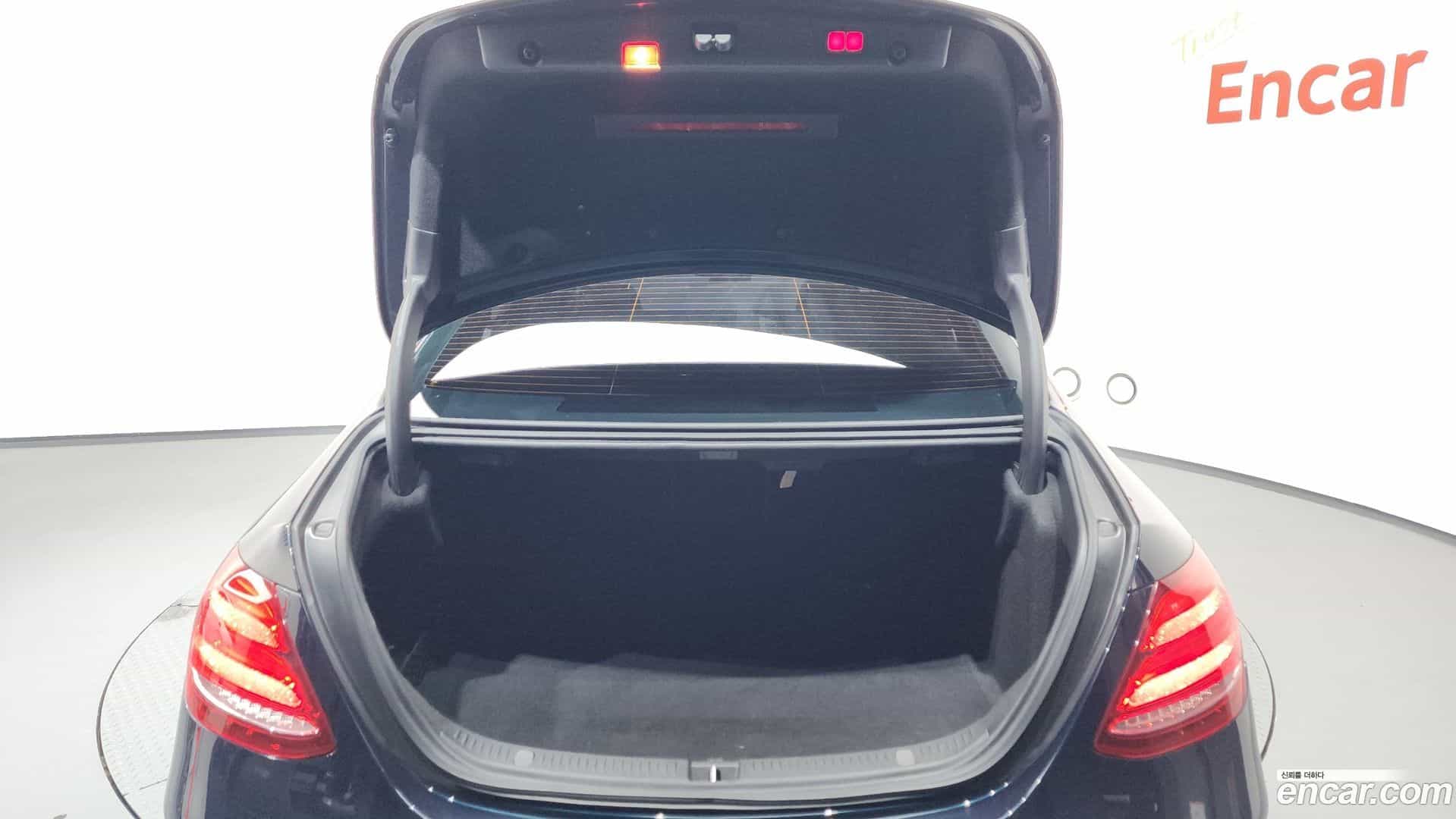 E-Class Mercedes-Benz 2017.6-OPTION-040
