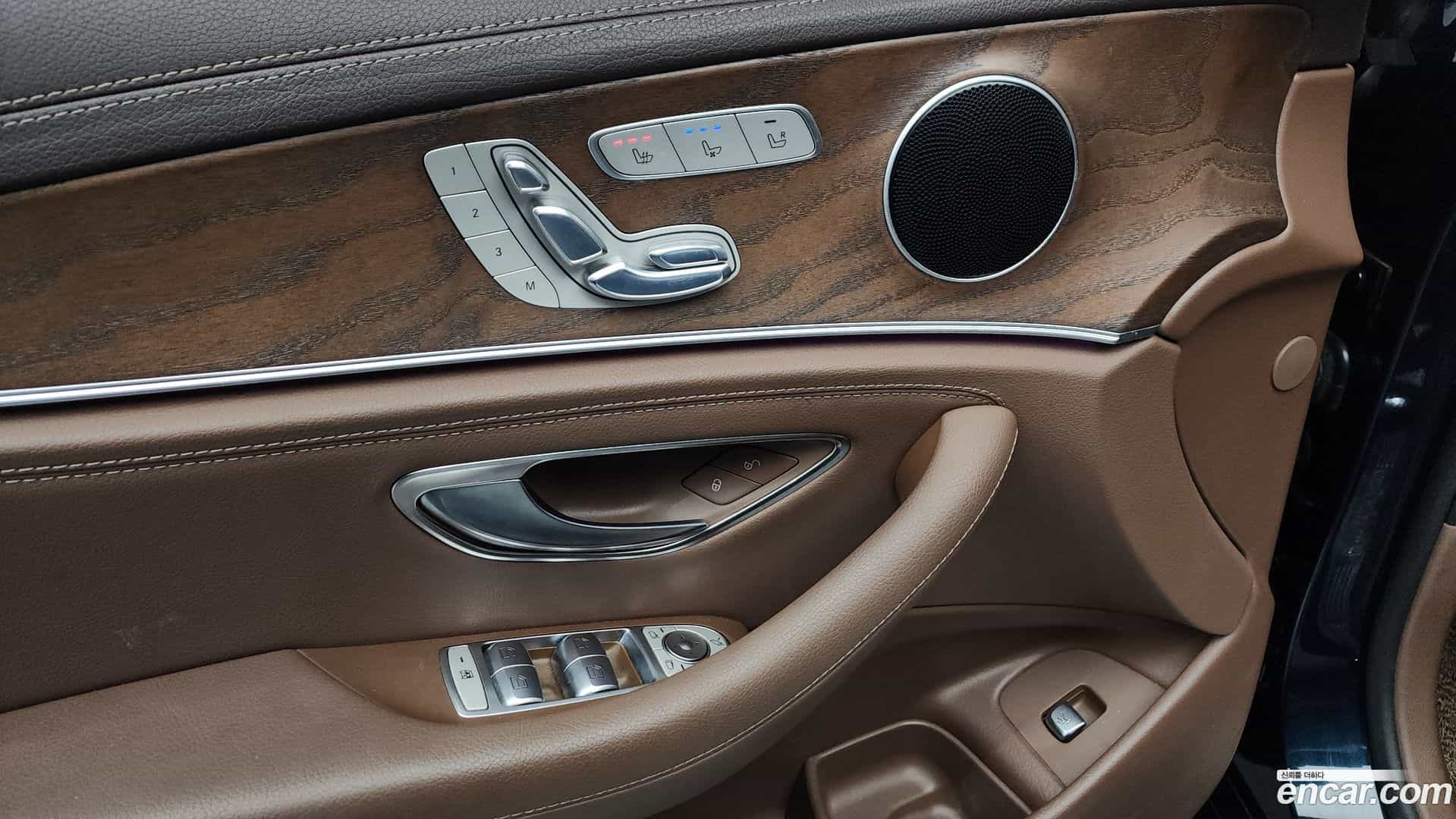 E-Class Mercedes-Benz 2017.6-OPTION-042
