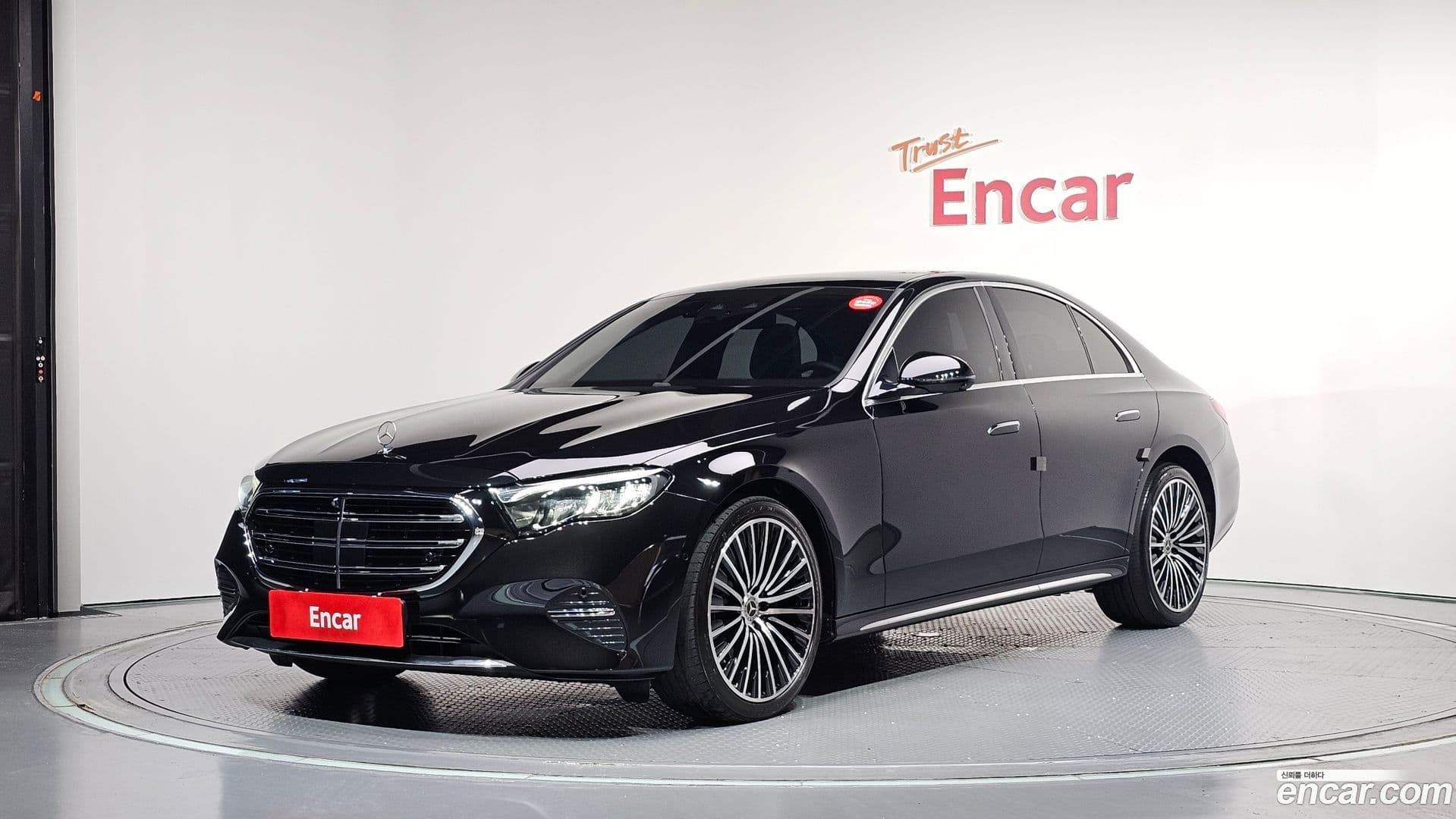 Main__Slider__Photo:E-Class Mercedes-Benz 2024.5-0
