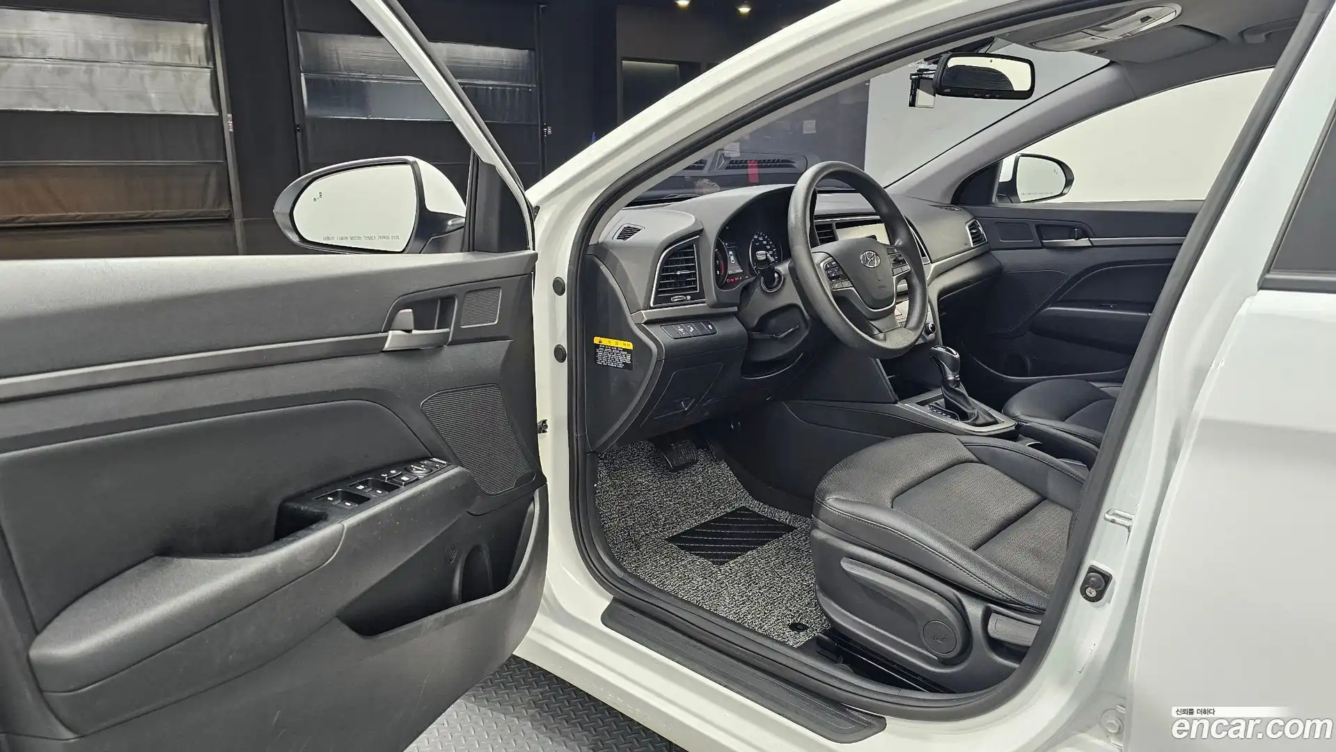 AVANTE Hyundai 2018.4-INNER-010