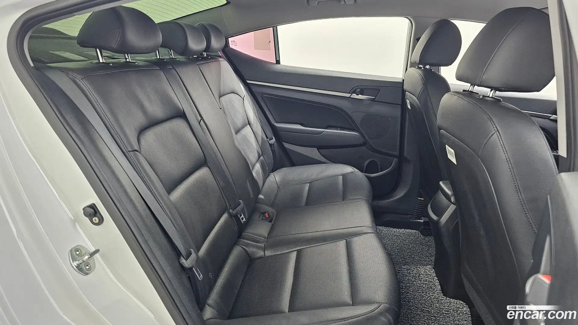 AVANTE Hyundai 2018.4-OPTION-016