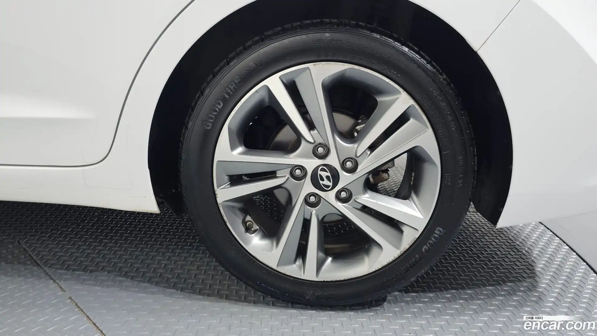 AVANTE Hyundai 2018.4-OUTER-031