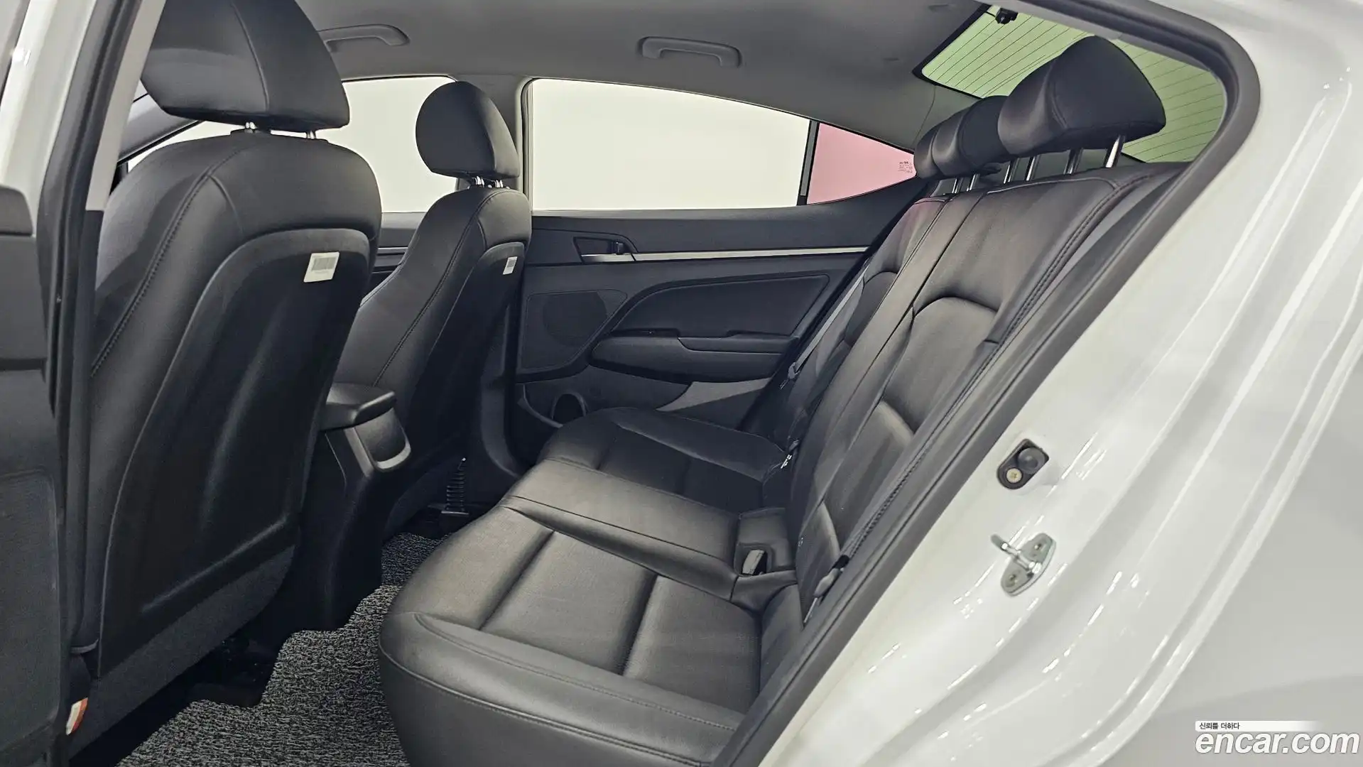 AVANTE Hyundai 2018.4-INNER-036