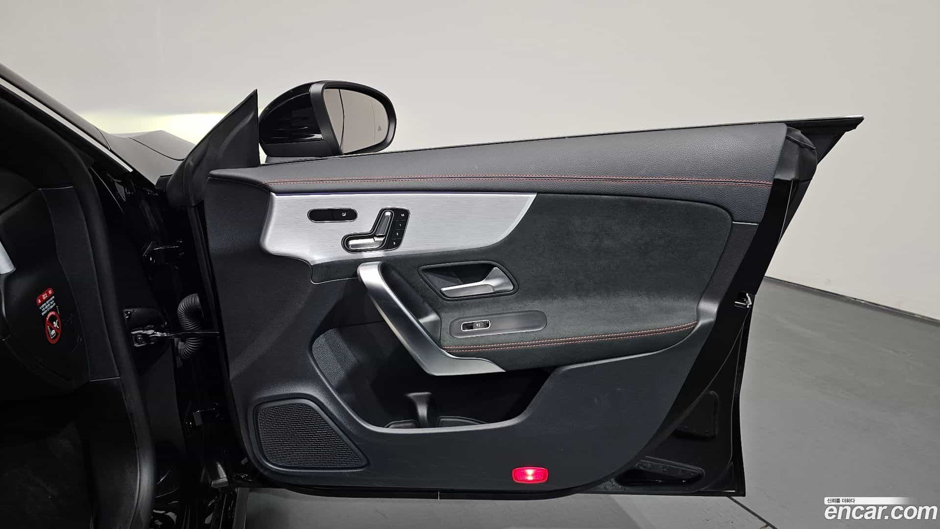 CLA-Class Mercedes-Benz 2021.6-INNER-034