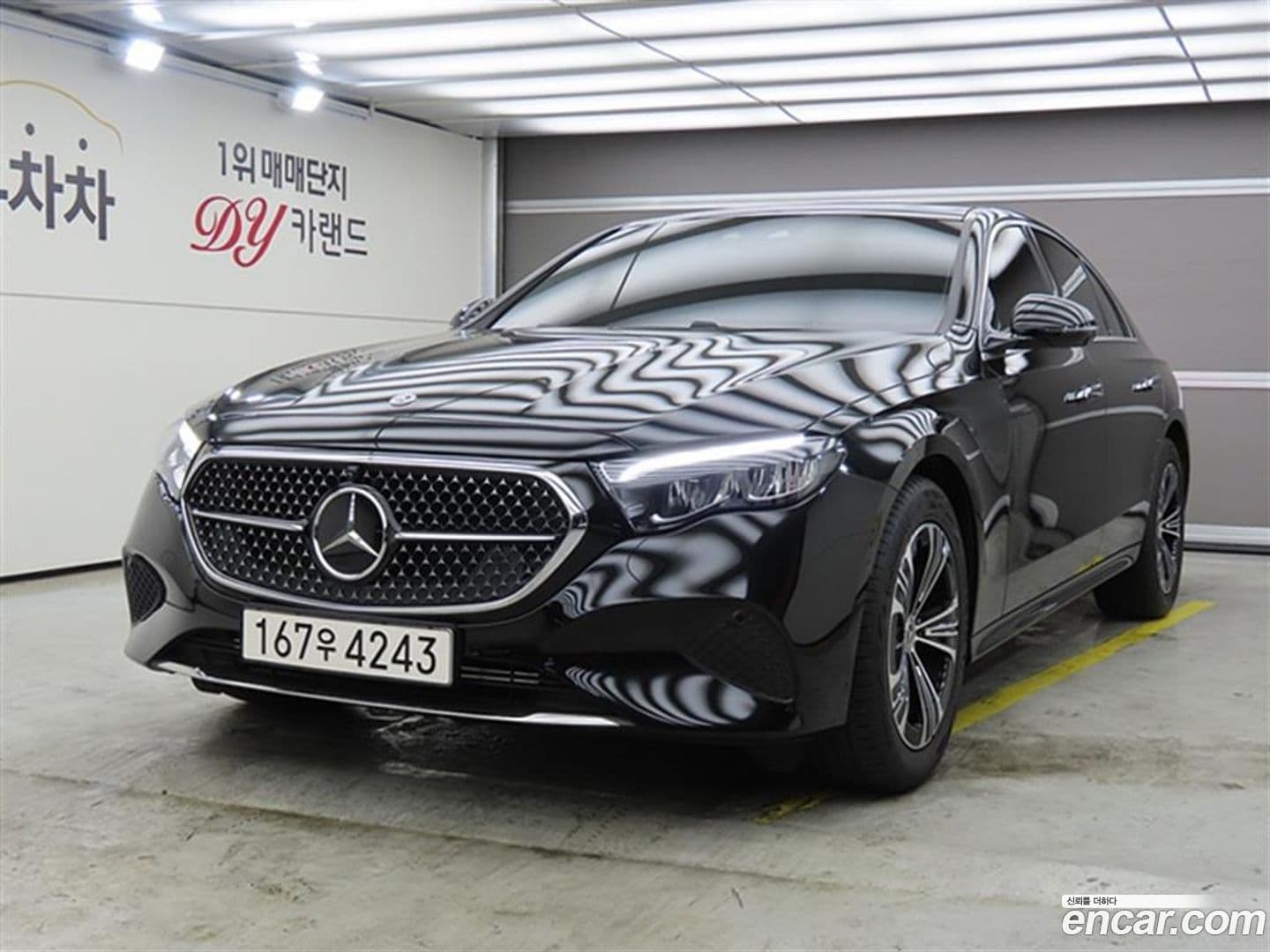 Main__Slider__Photo:E-Class Mercedes-Benz 2025.9-0