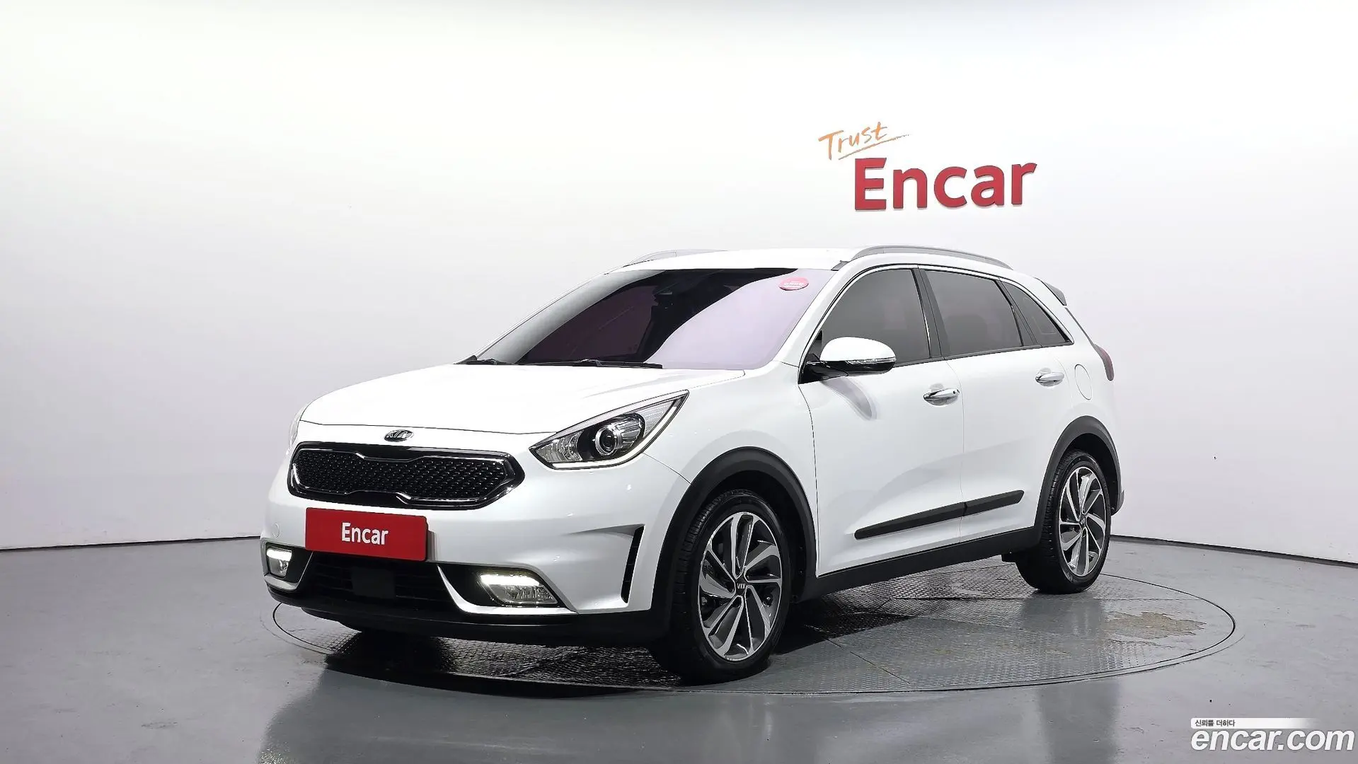 Main__Slider__Photo:Niro Kia 2017.7-0