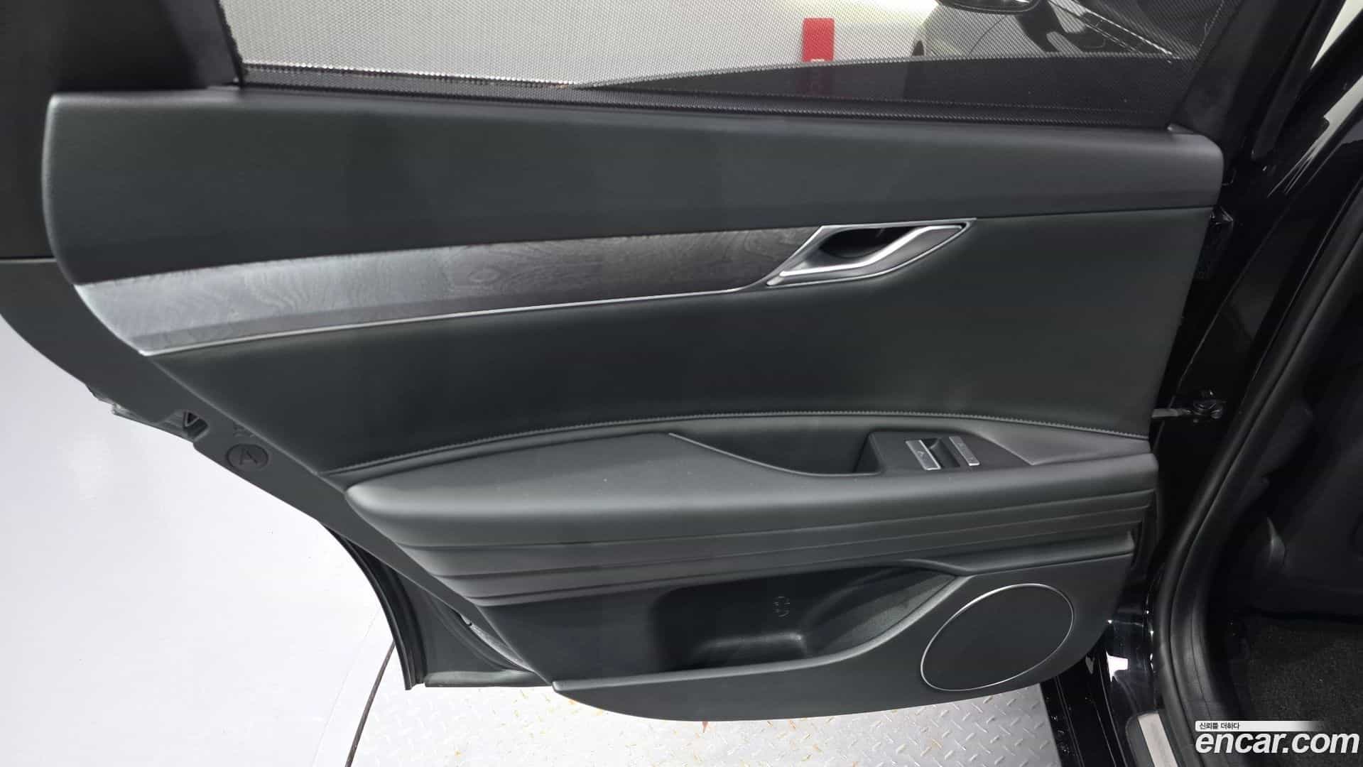 G80 Genesis 2020.4-INNER-035