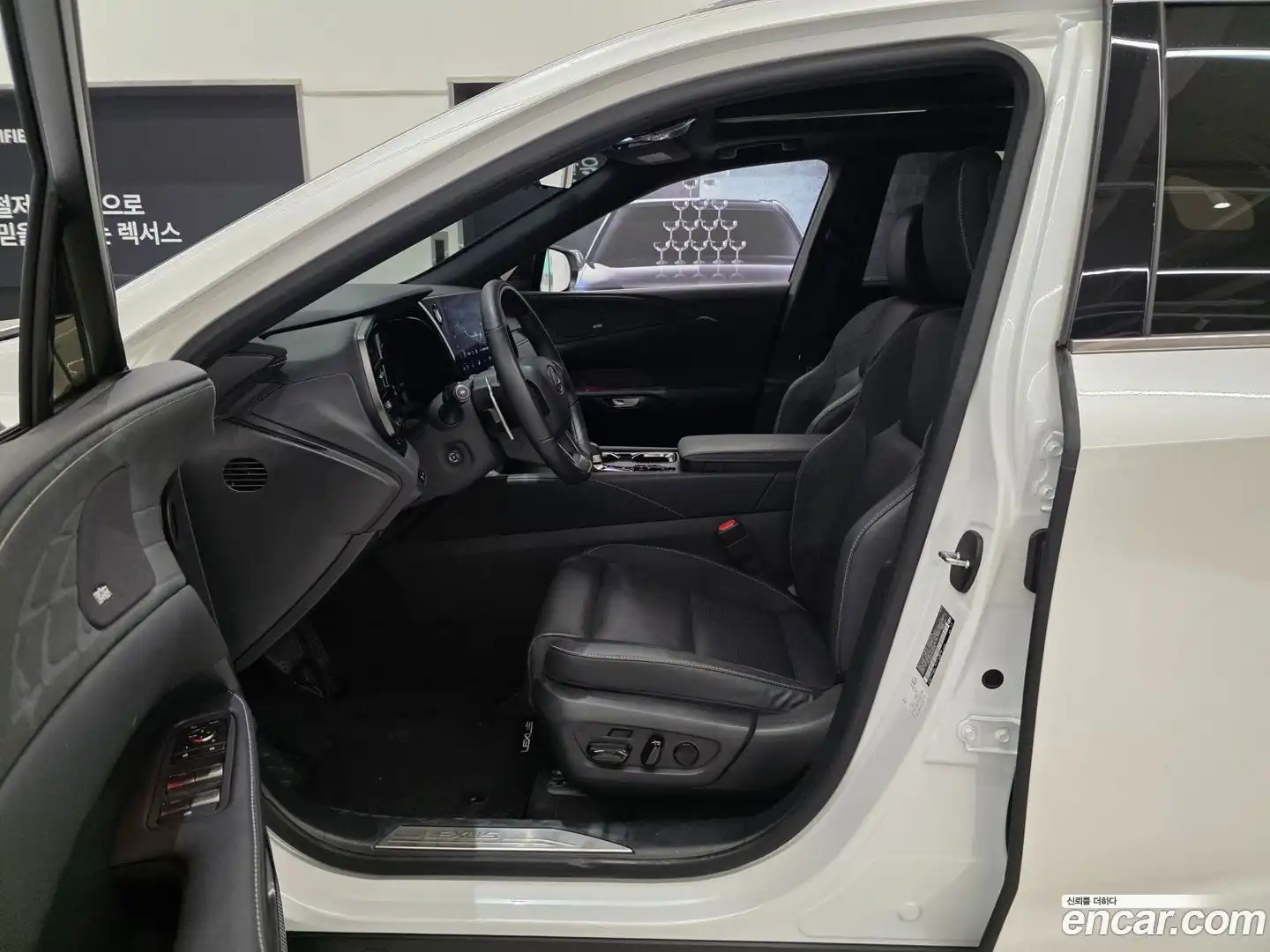 RX Lexus 2025.5-INNER-010