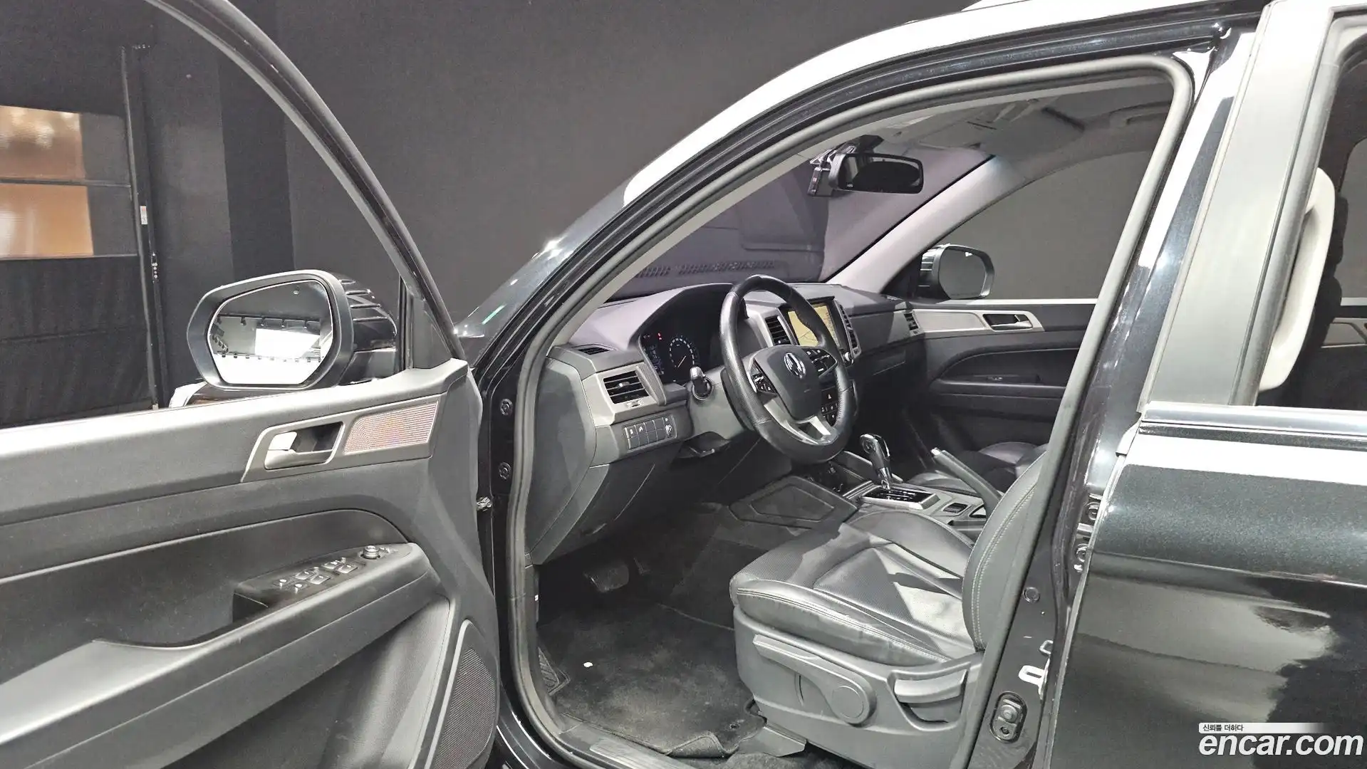 Rexton KG Mobility 2018.1-INNER-010