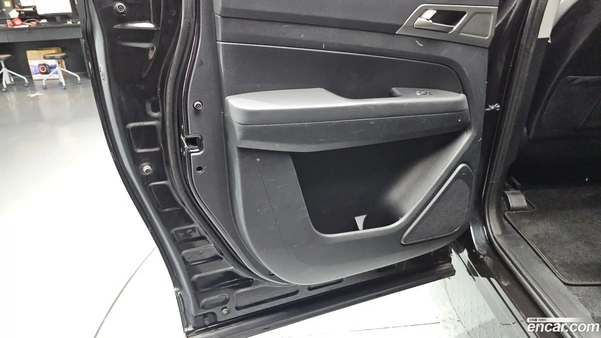 Rexton KG Mobility 2018.1-INNER-035