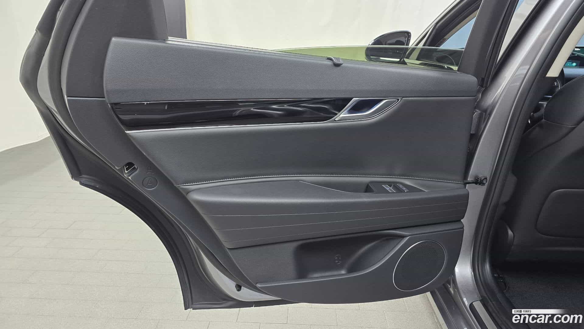 G80 Genesis 2022.2-INNER-035