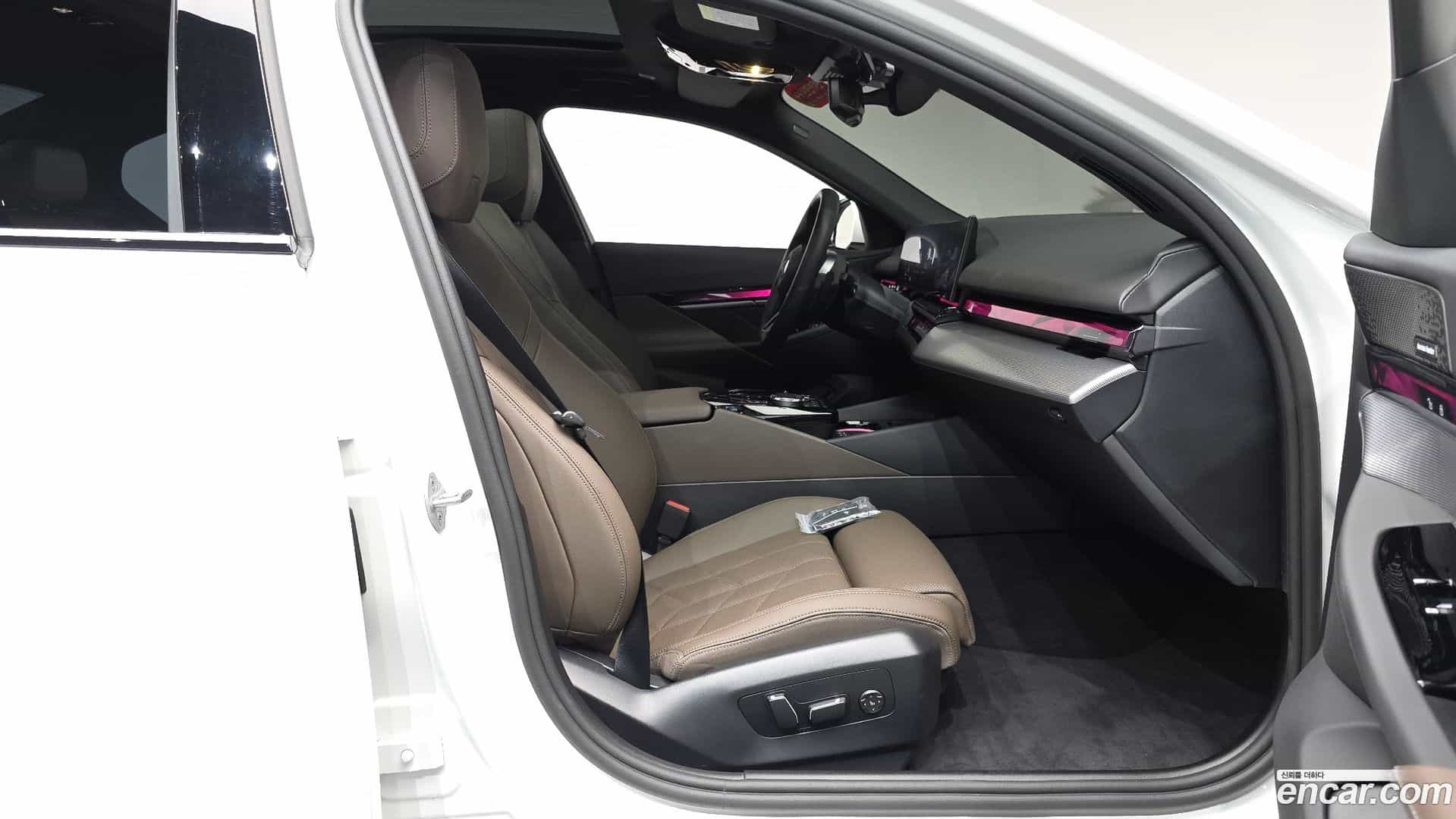 5-Series BMW 2025.9-INNER-036