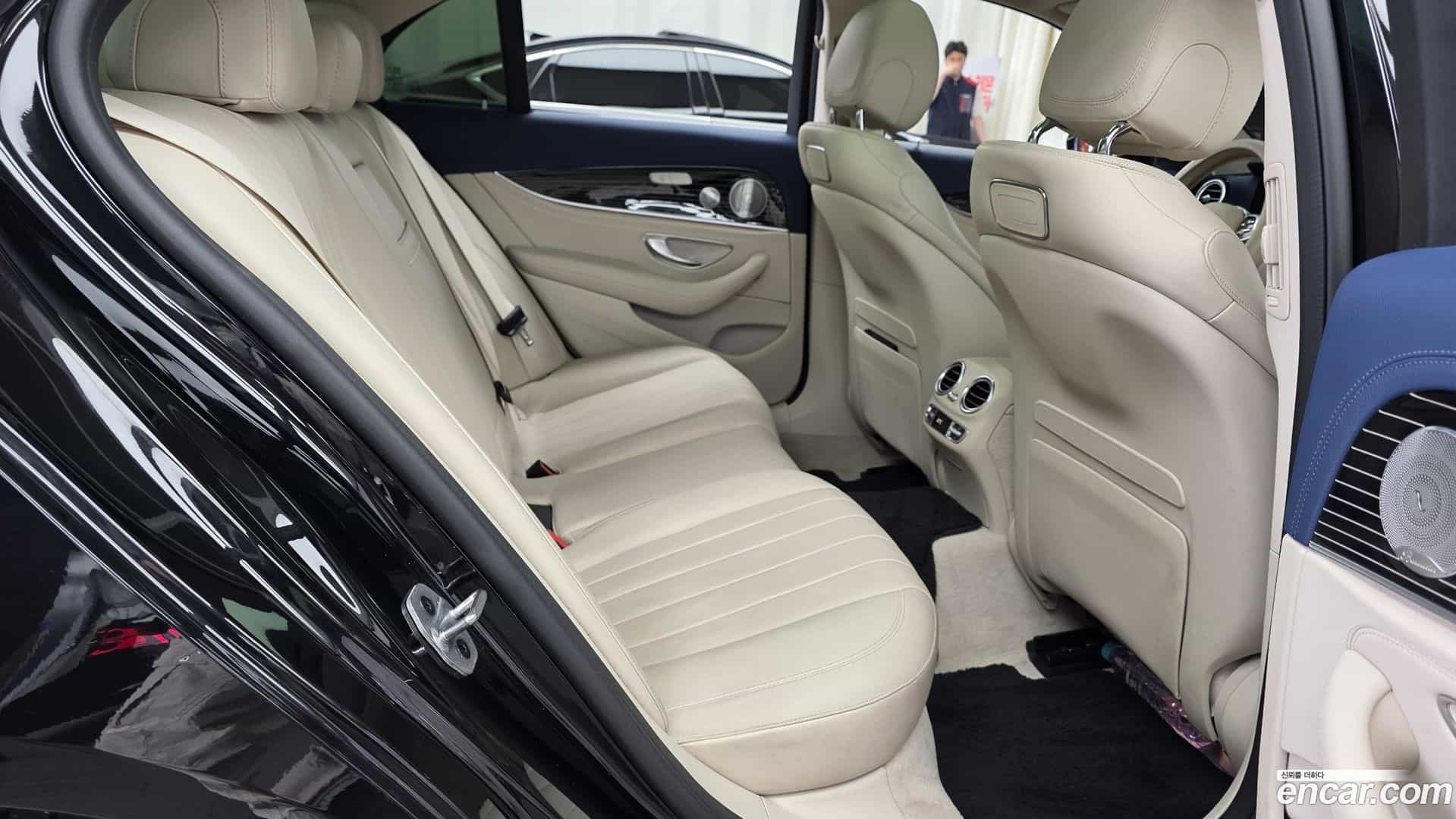 E-Class Mercedes-Benz 2019.9-OPTION-015