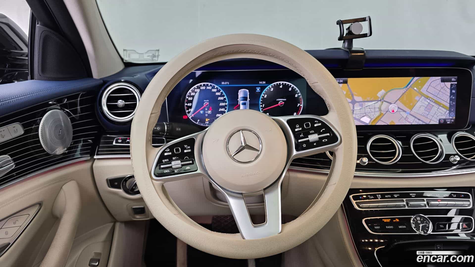 E-Class Mercedes-Benz 2019.9-OPTION-016