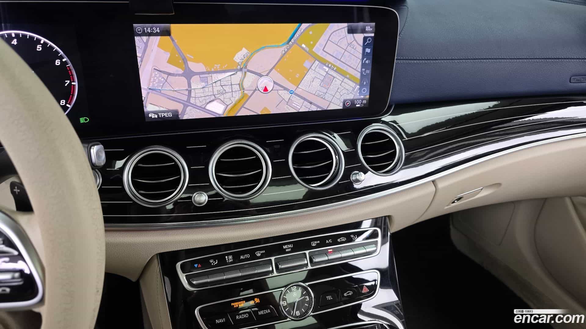 E-Class Mercedes-Benz 2019.9-OPTION-017