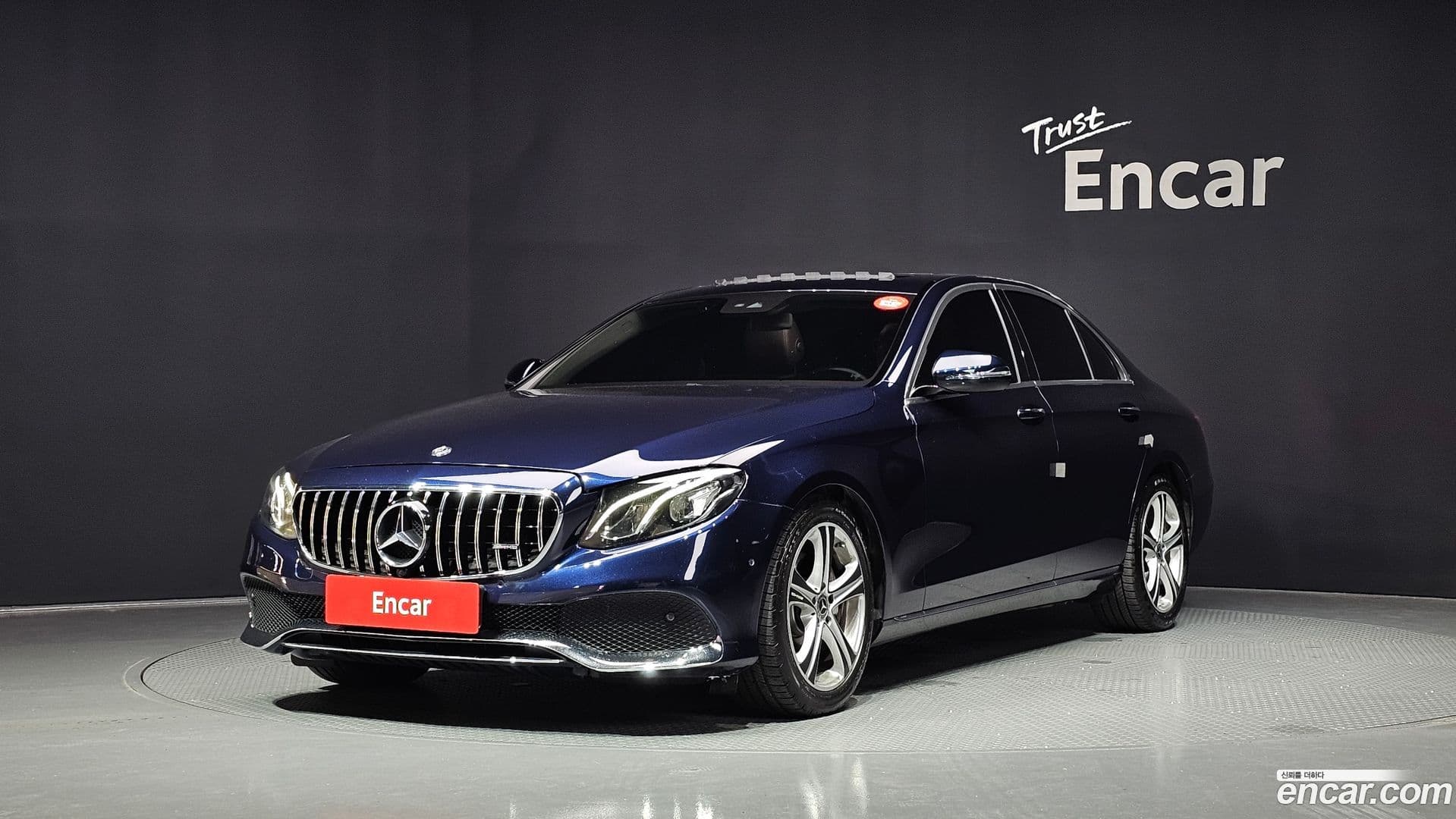 Main__Slider__Photo:E-Class Mercedes-Benz 2018.1-0