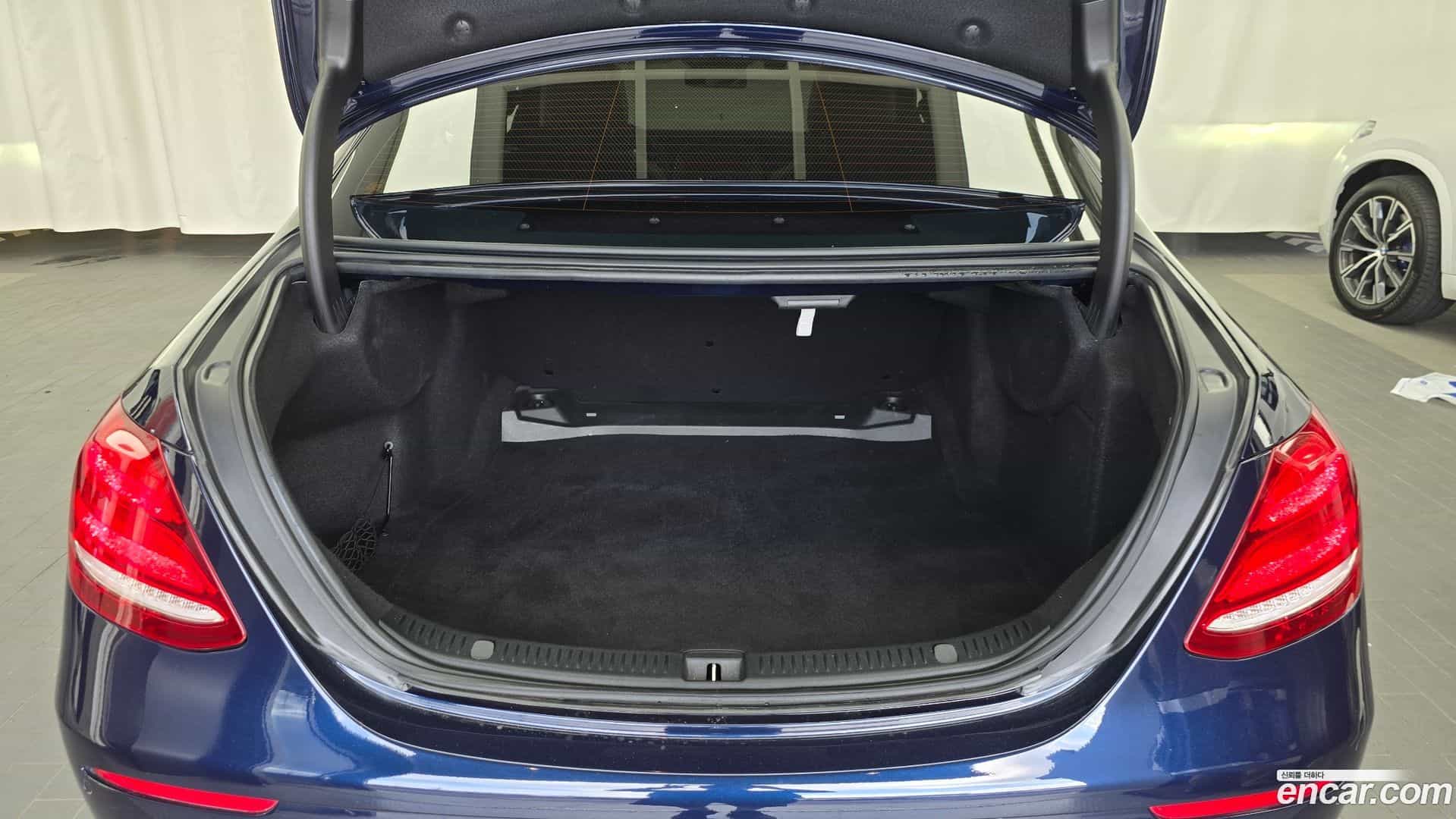 E-Class Mercedes-Benz 2018.1-OPTION-024