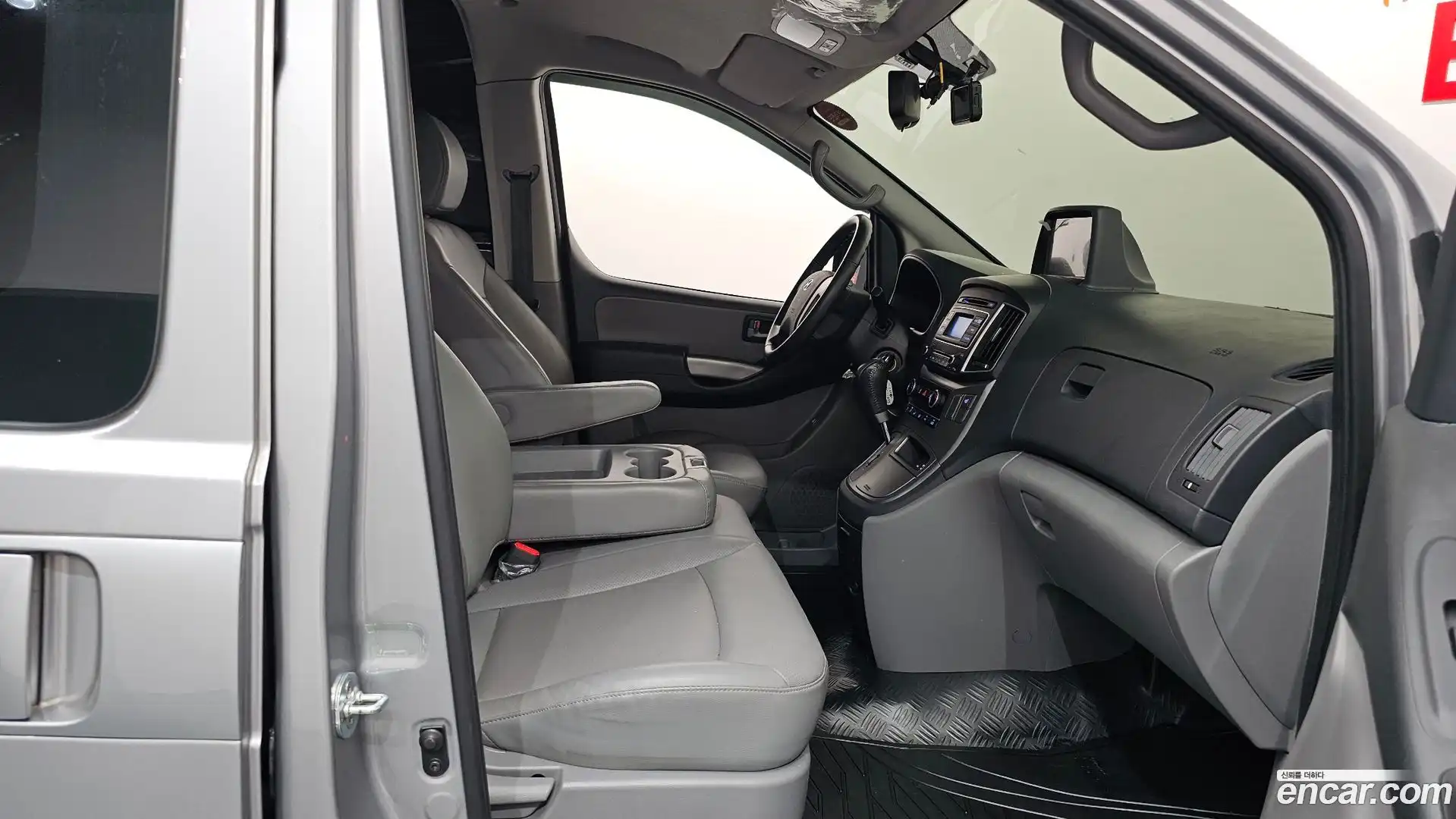 Starex Hyundai 2020.11-INNER-036