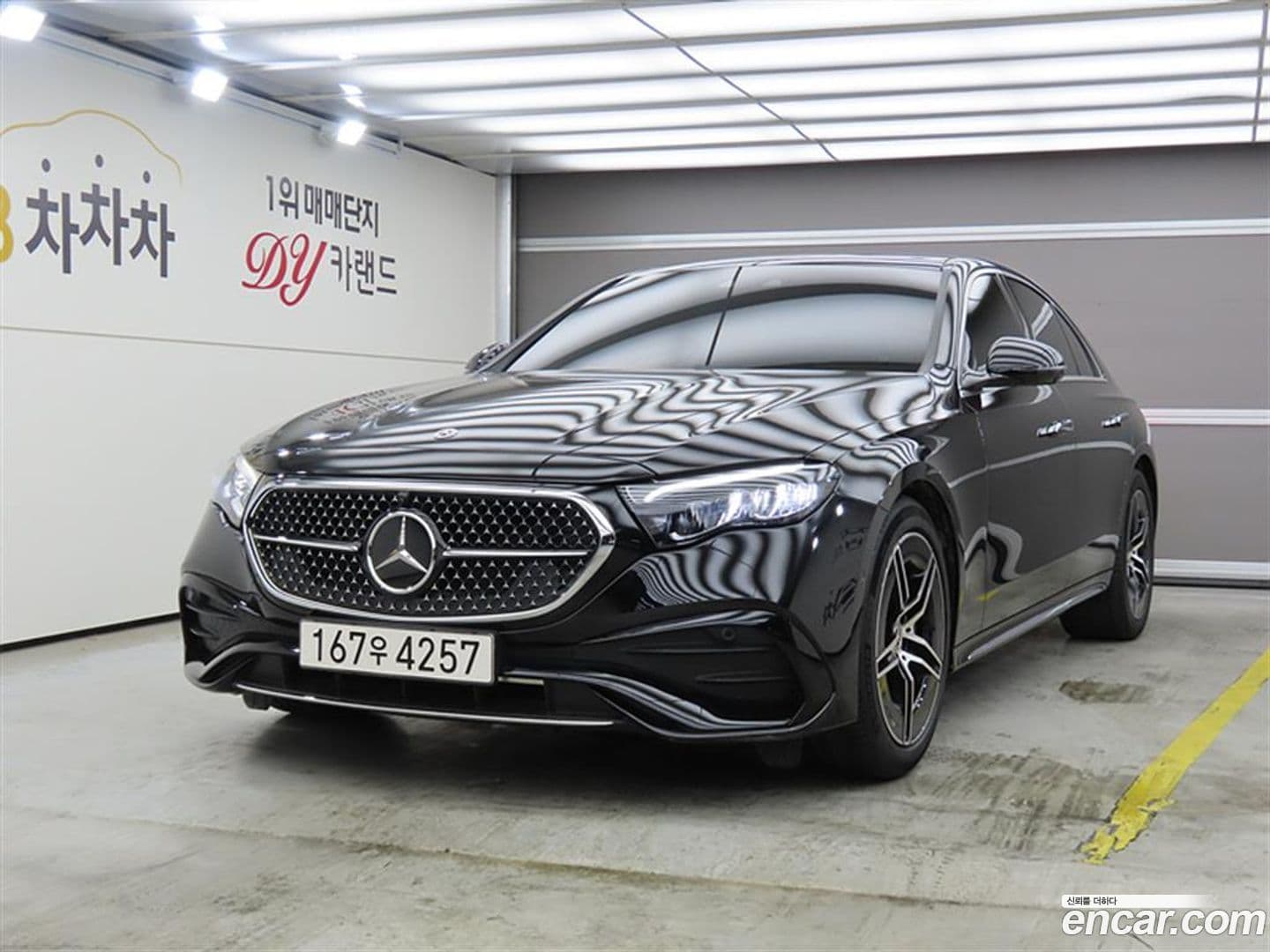 Main__Slider__Photo:E-Class Mercedes-Benz 2025.9-0