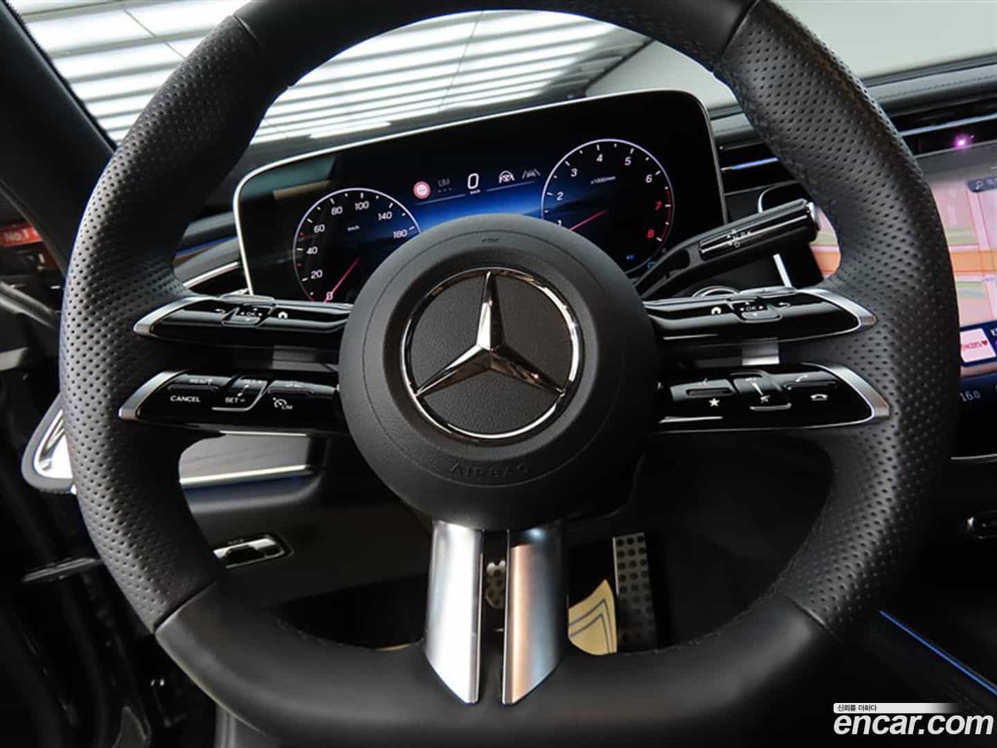 E-Class Mercedes-Benz 2025.9-INNER-008