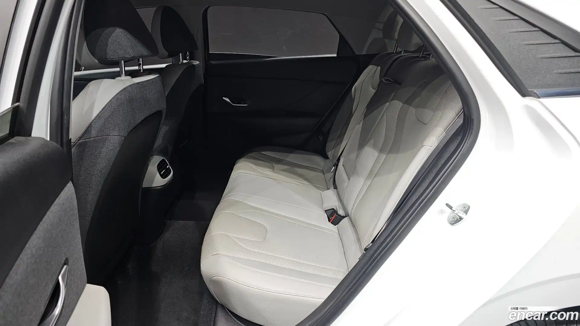 AVANTE Hyundai 2022.2-OPTION-016