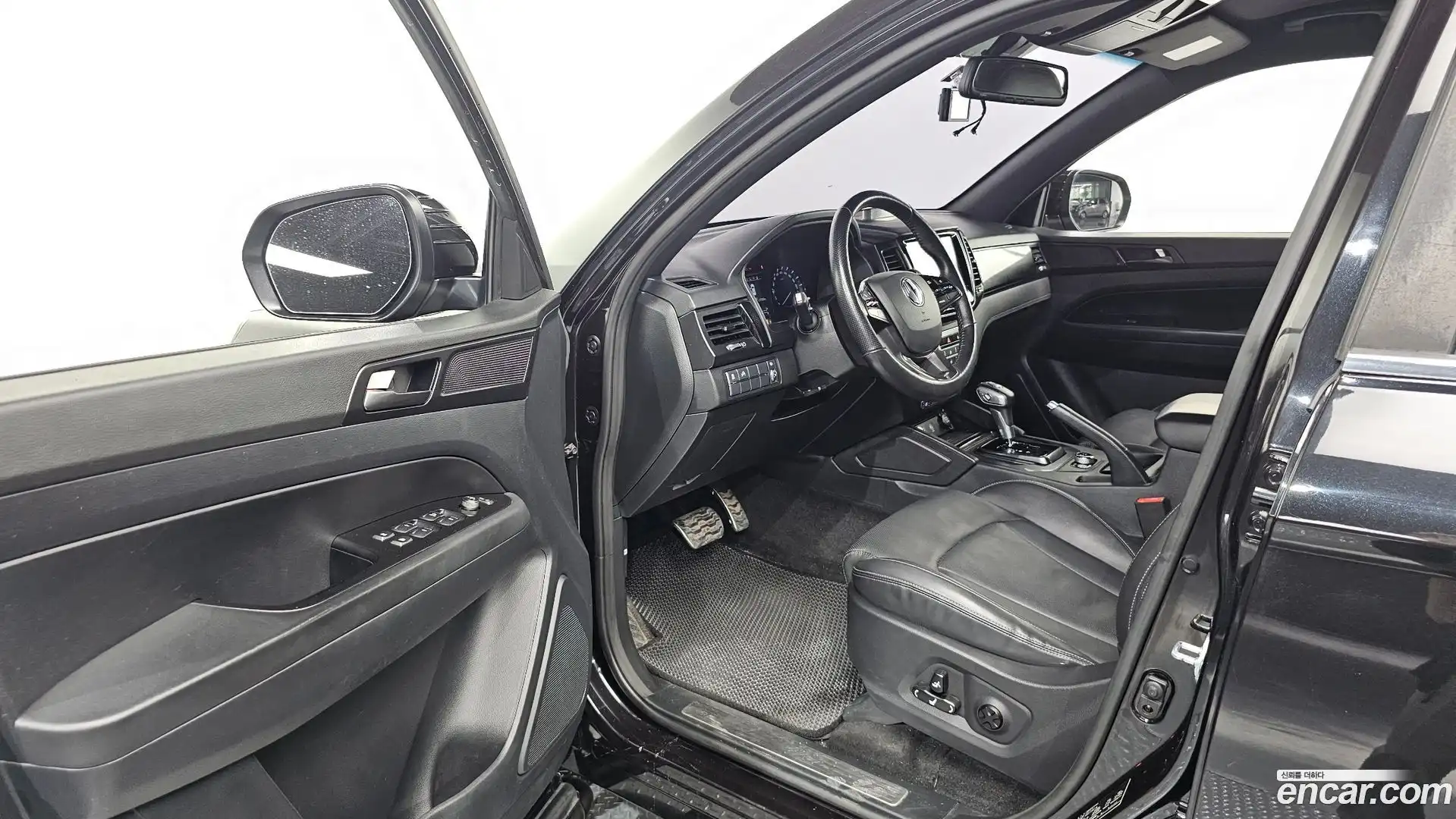 Rexton KG Mobility 2021.0-INNER-010