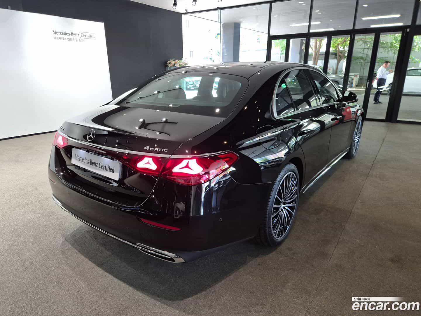 E-Class Mercedes-Benz 2025.11-OUTER-002