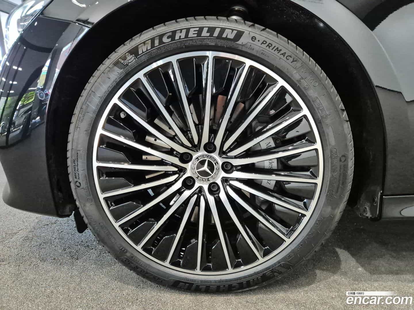 E-Class Mercedes-Benz 2025.11-OUTER-005