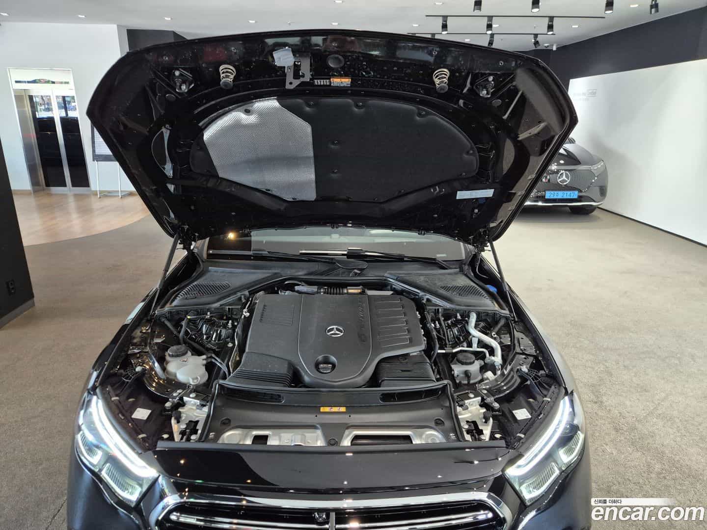 E-Class Mercedes-Benz 2025.11-OUTER-006