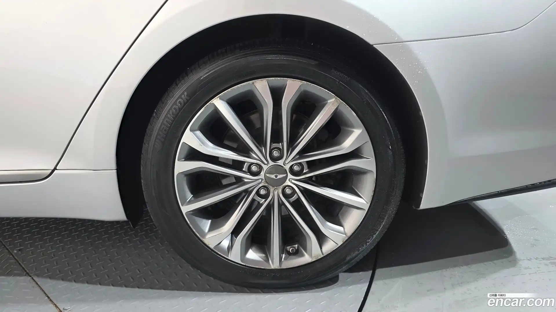 Genesis Hyundai 2014.9-OUTER-031