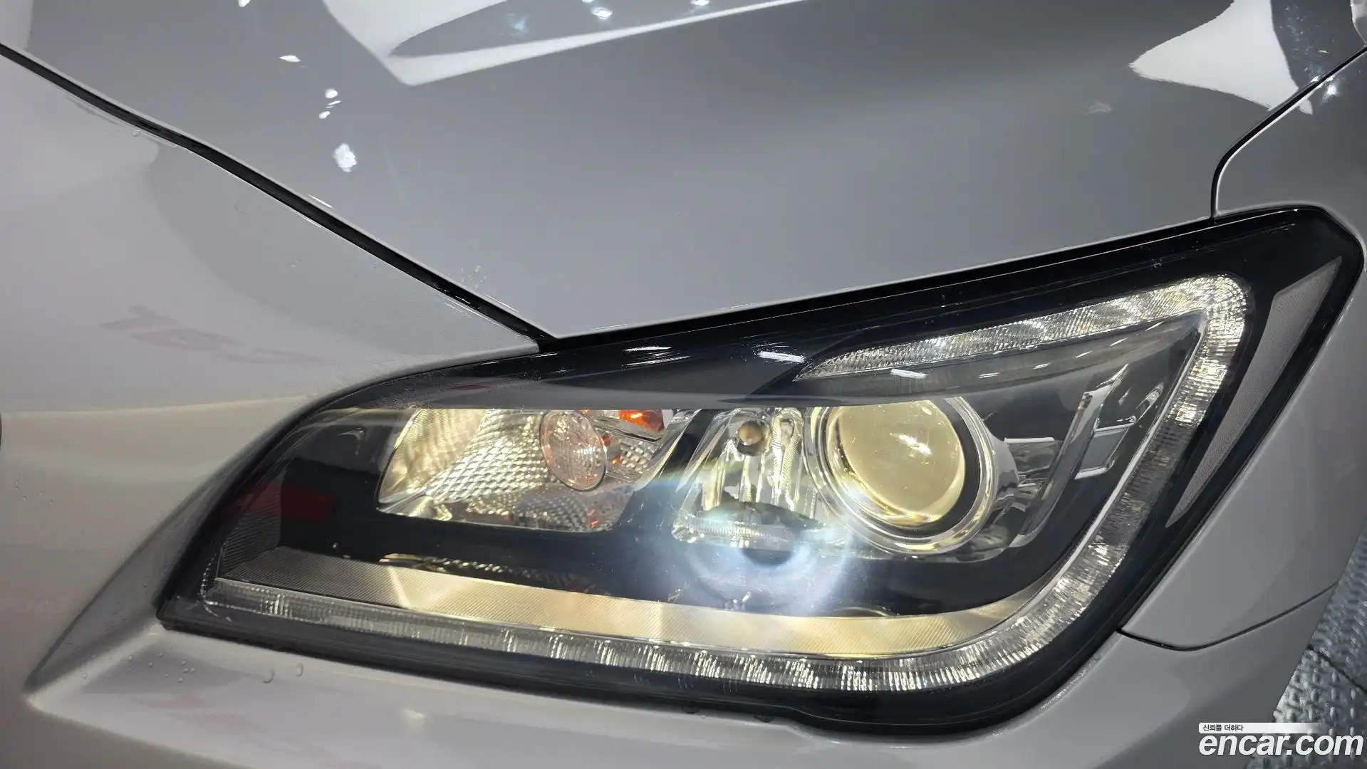Genesis Hyundai 2014.9-OUTER-032