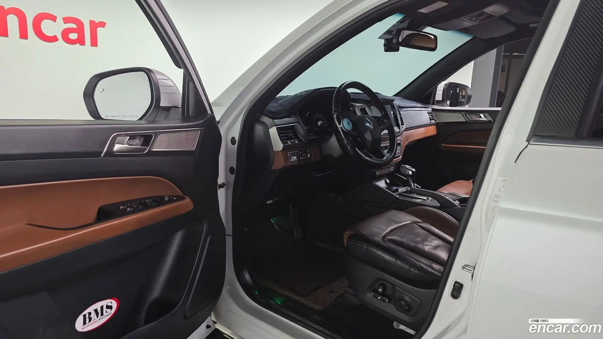 Rexton KG Mobility 2019.0-INNER-010