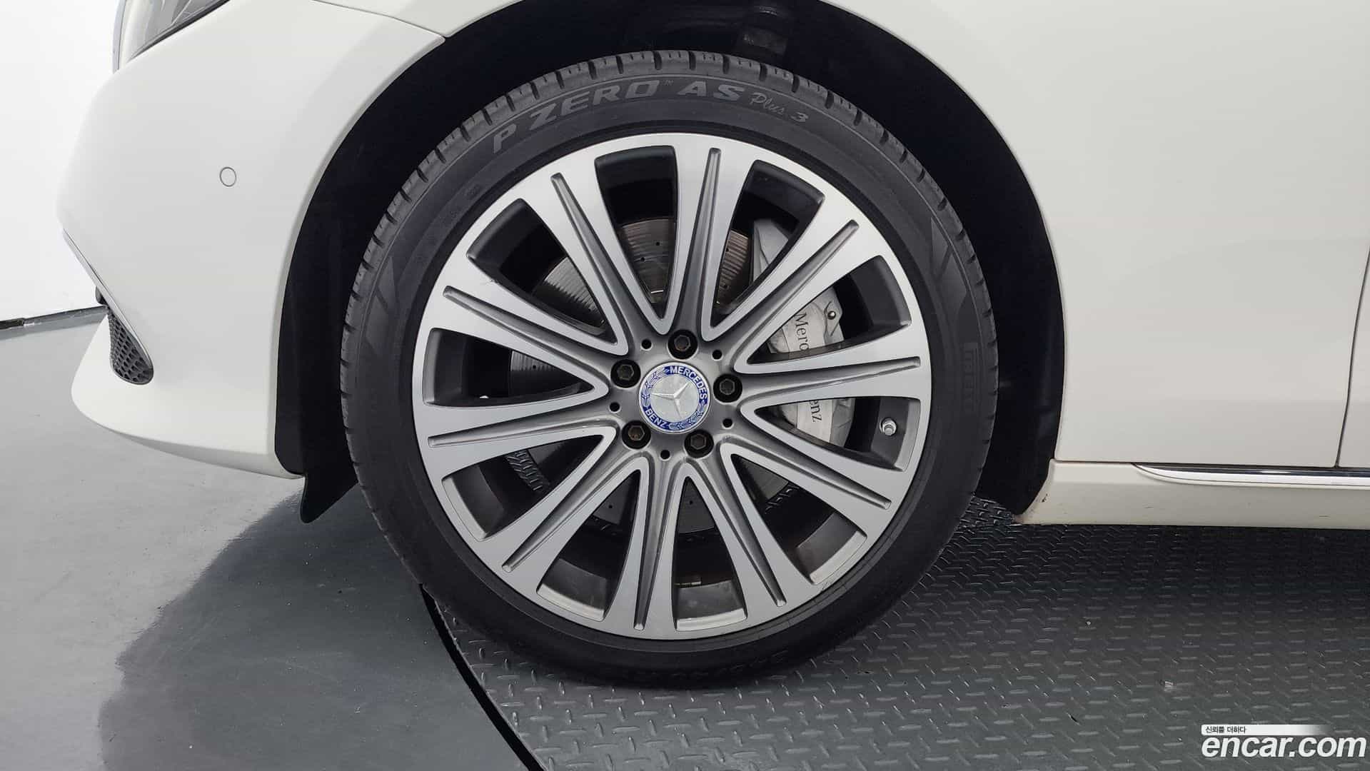 E-Class Mercedes-Benz 2017.0-OUTER-005