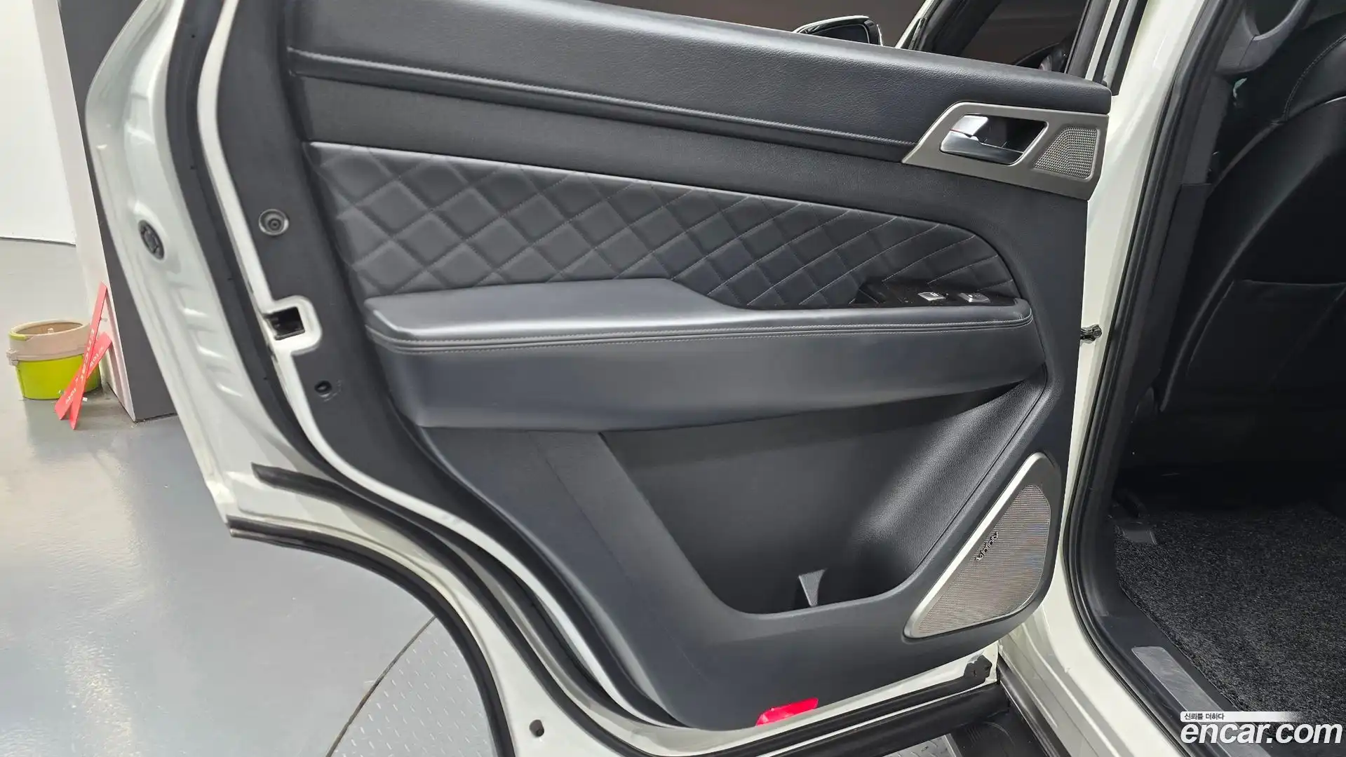 Rexton KG Mobility 2017.6-INNER-035