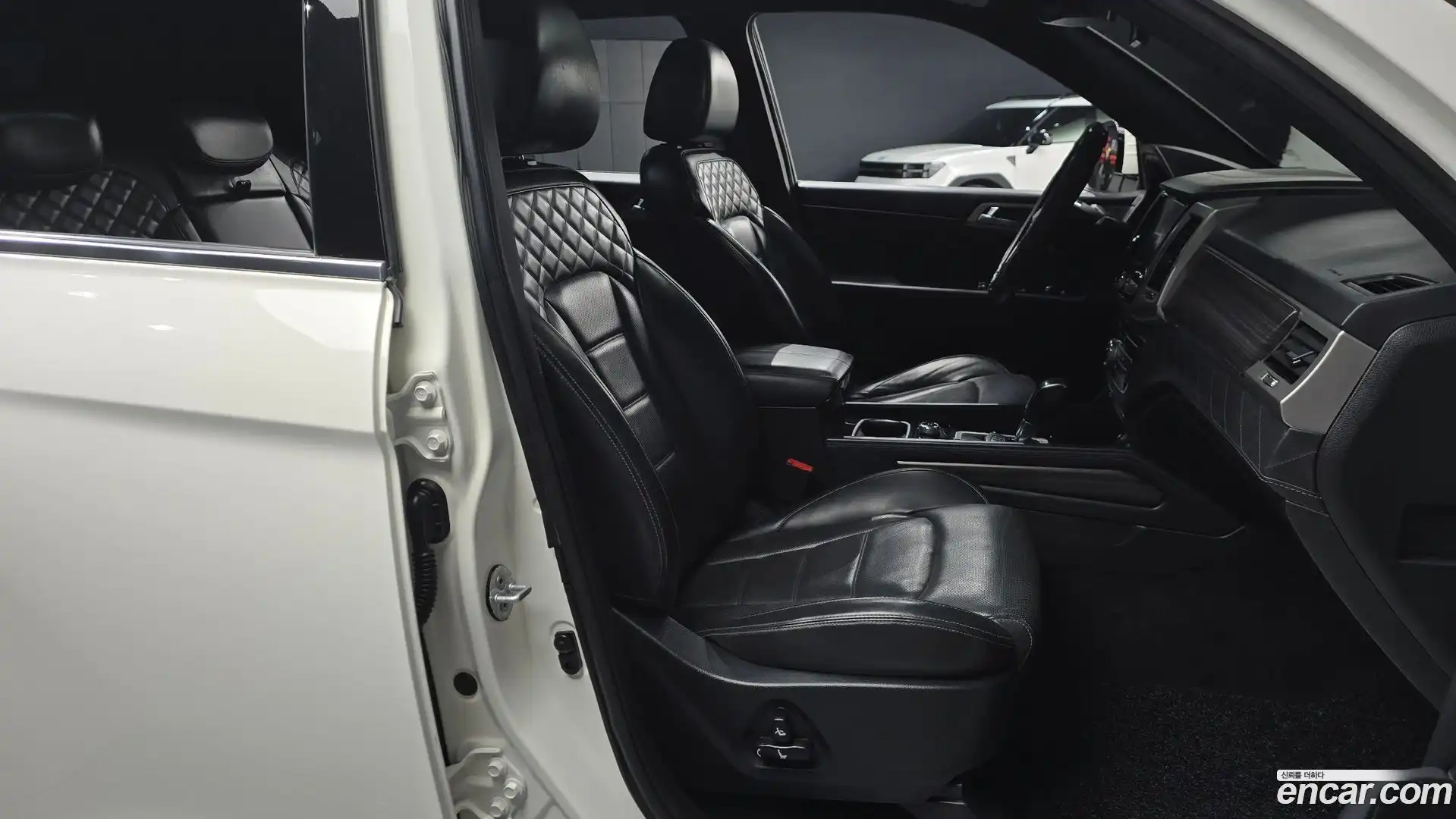 Rexton KG Mobility 2017.6-INNER-036