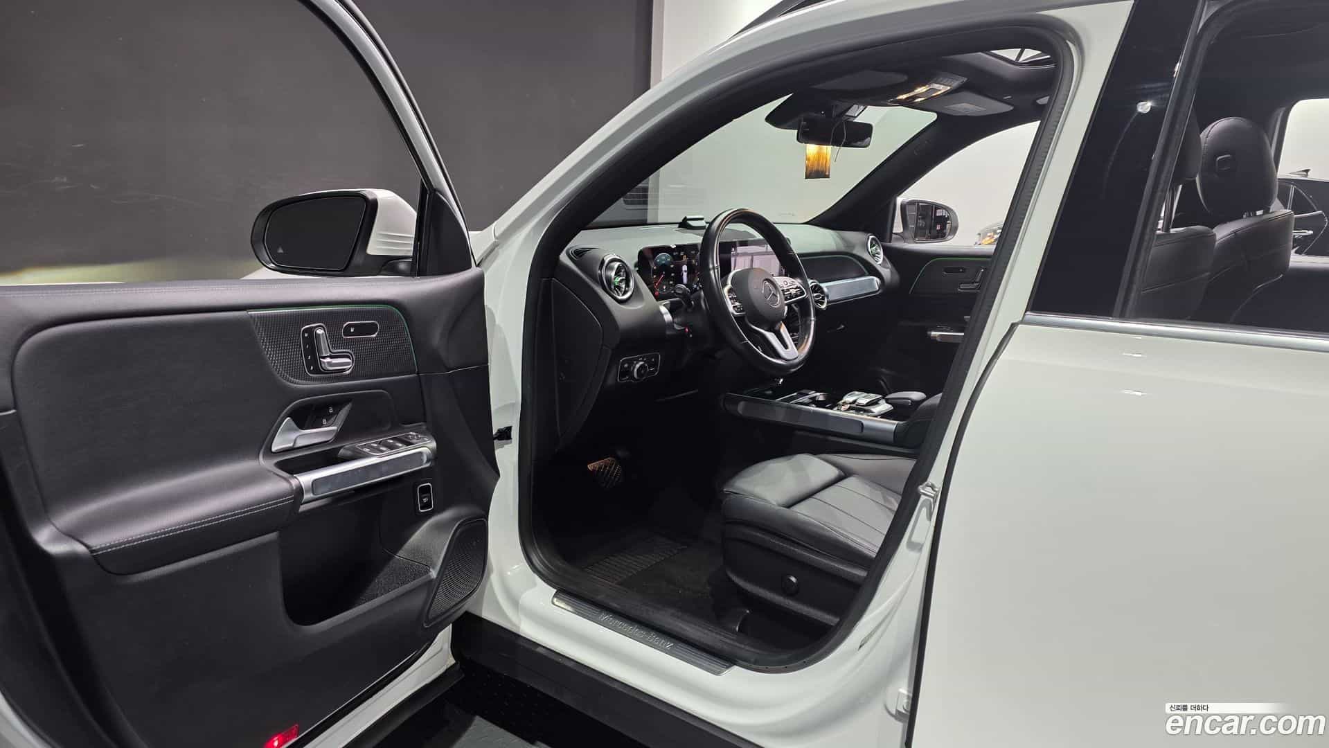 GLB-Class Mercedes-Benz 2021.1-INNER-010