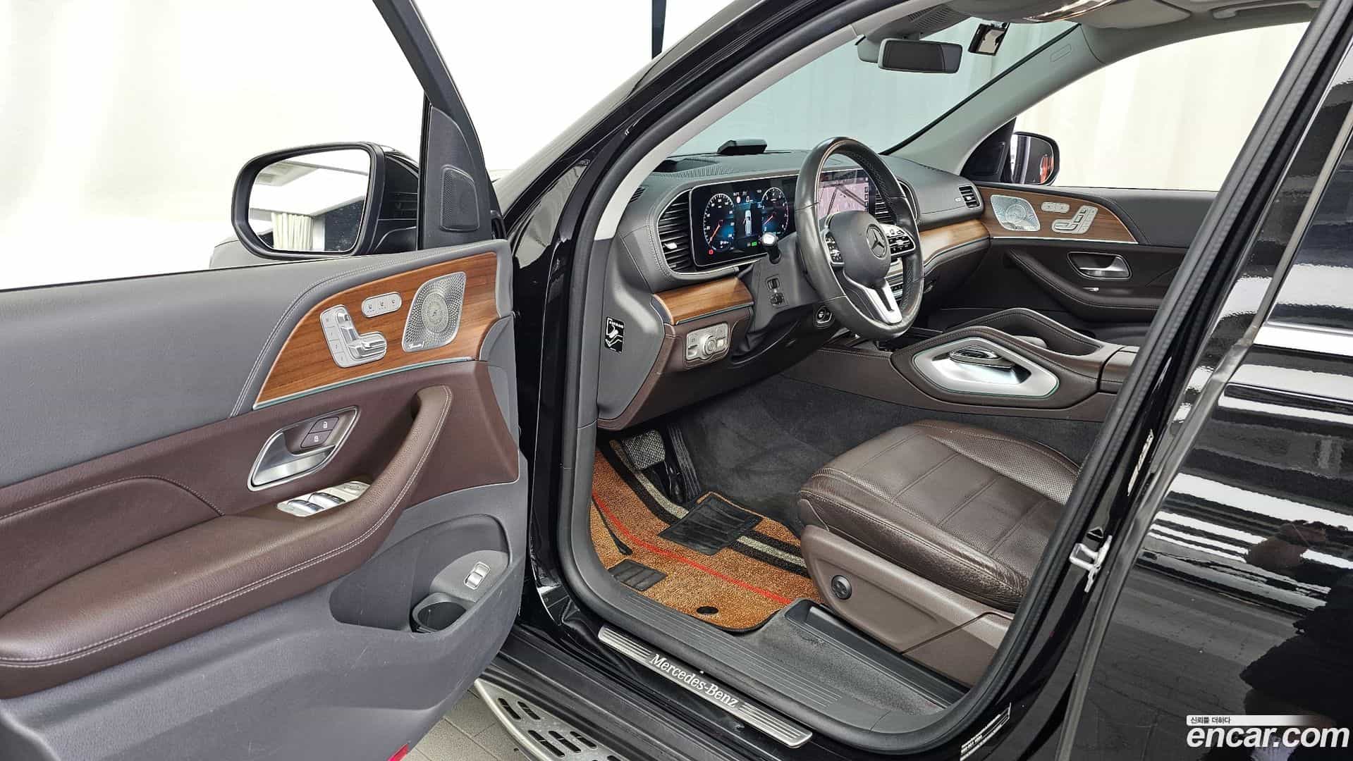 GLE-Class Mercedes-Benz 2020.4-INNER-010
