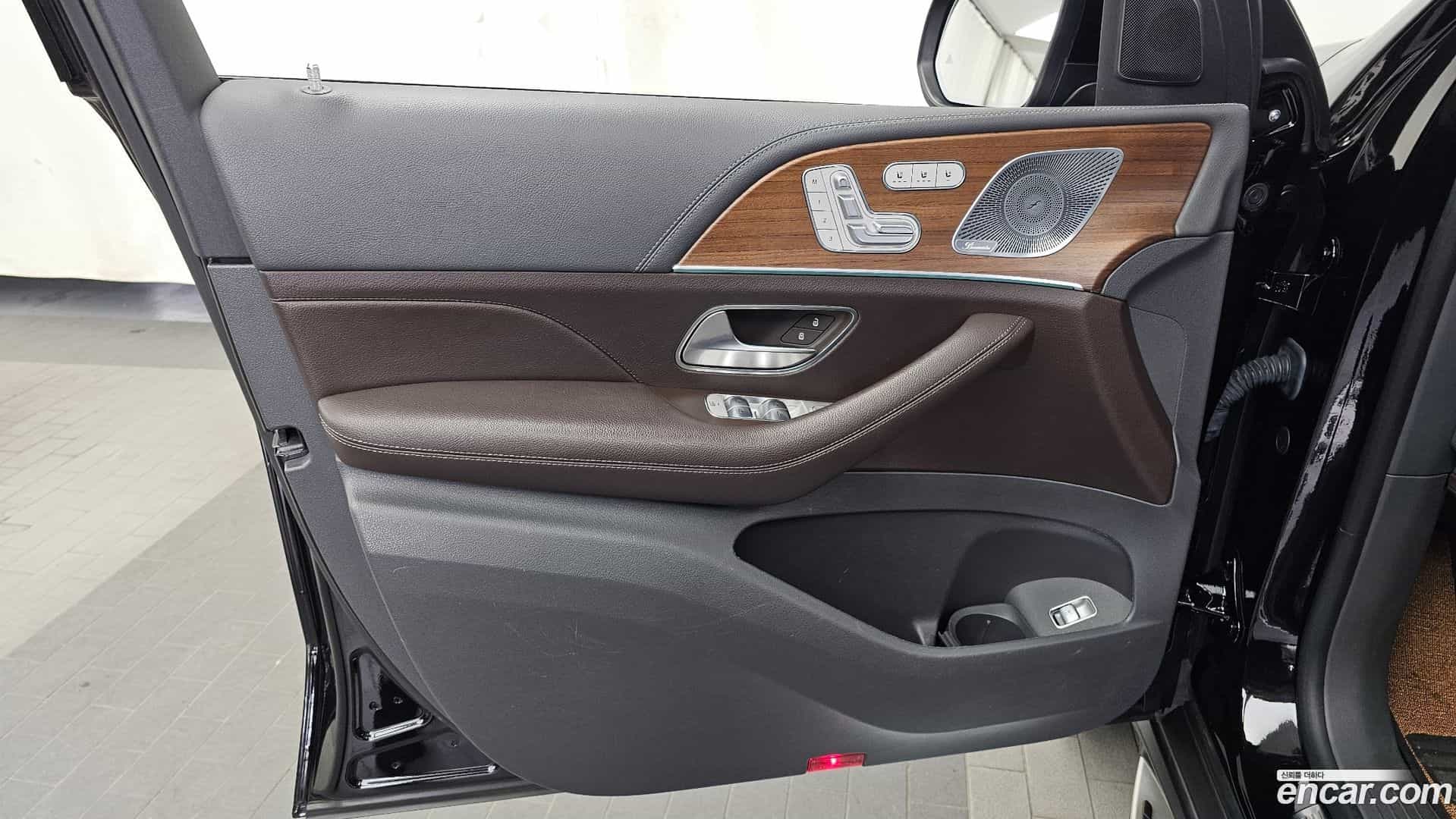 GLE-Class Mercedes-Benz 2020.4-INNER-034