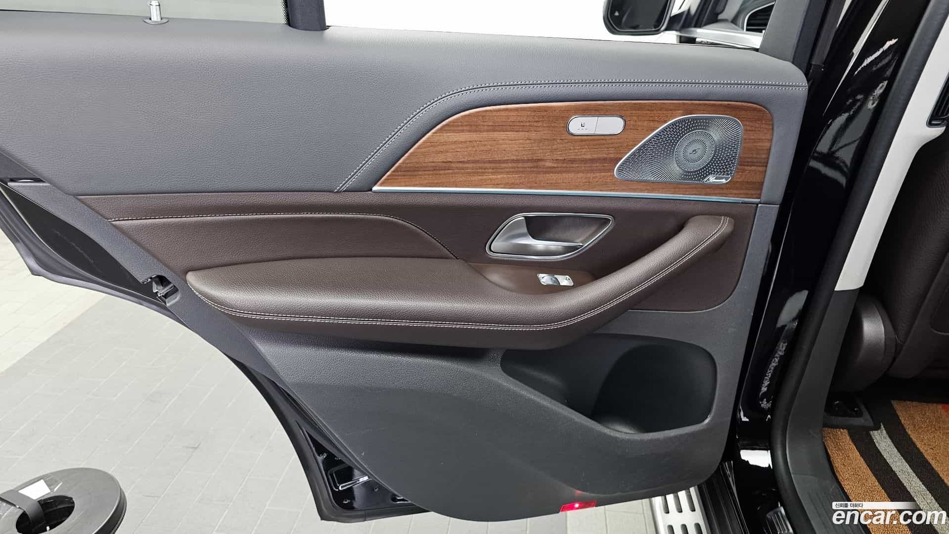 GLE-Class Mercedes-Benz 2020.4-INNER-035