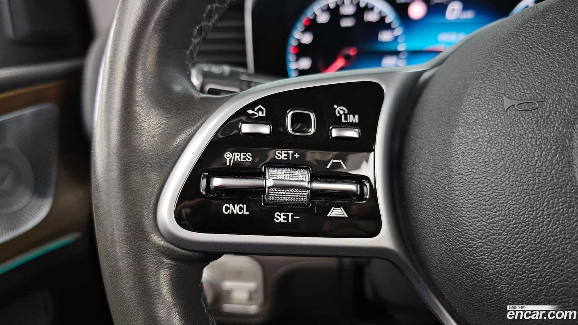 GLE-Class Mercedes-Benz 2020.4-OPTION-046