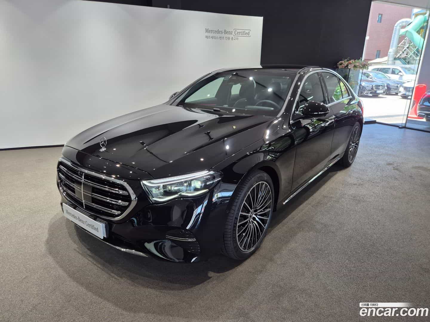 E-Class Mercedes-Benz 2025.11-OUTER-001