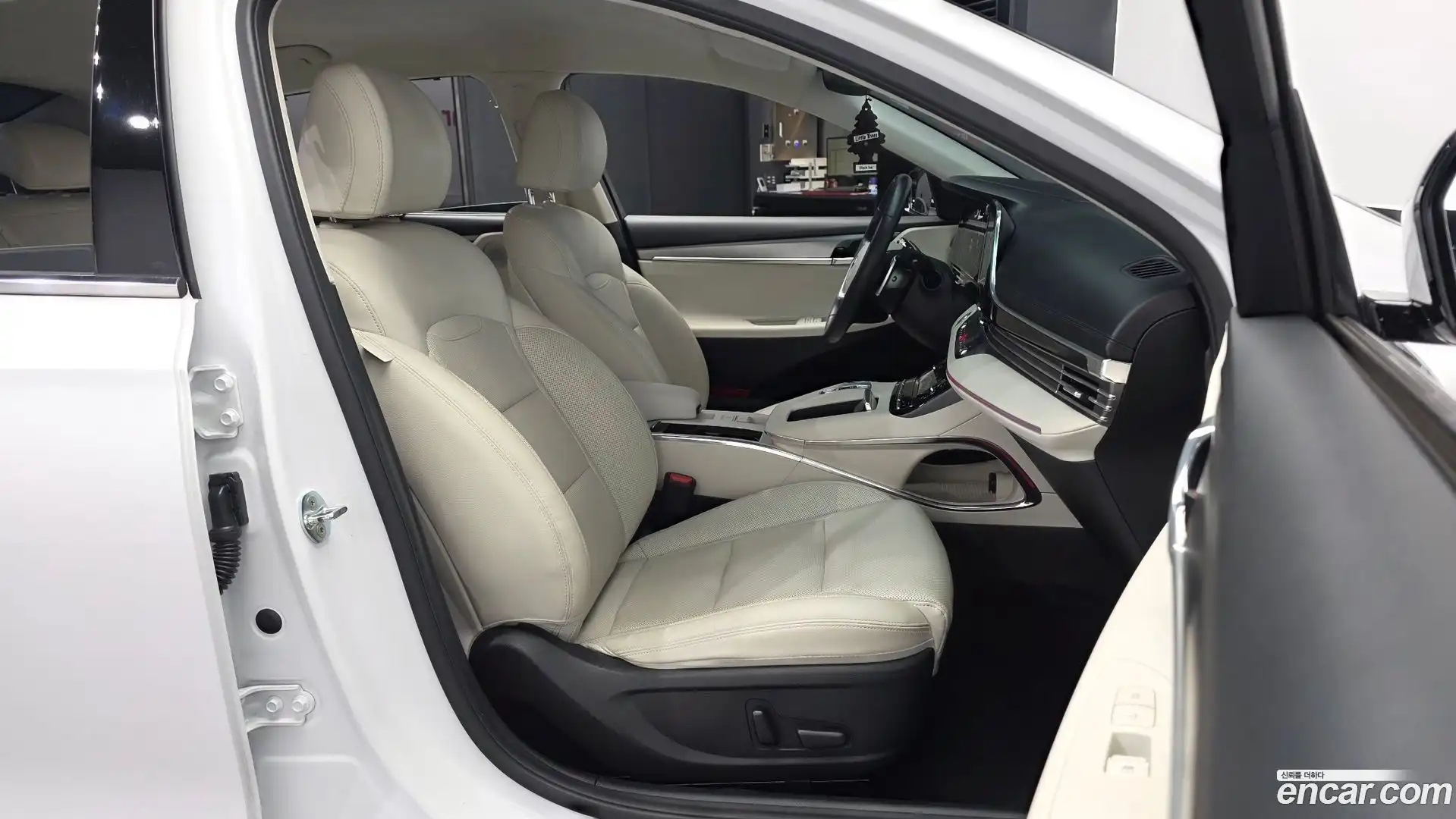 Grandeur Hyundai 2022.5-OPTION-015