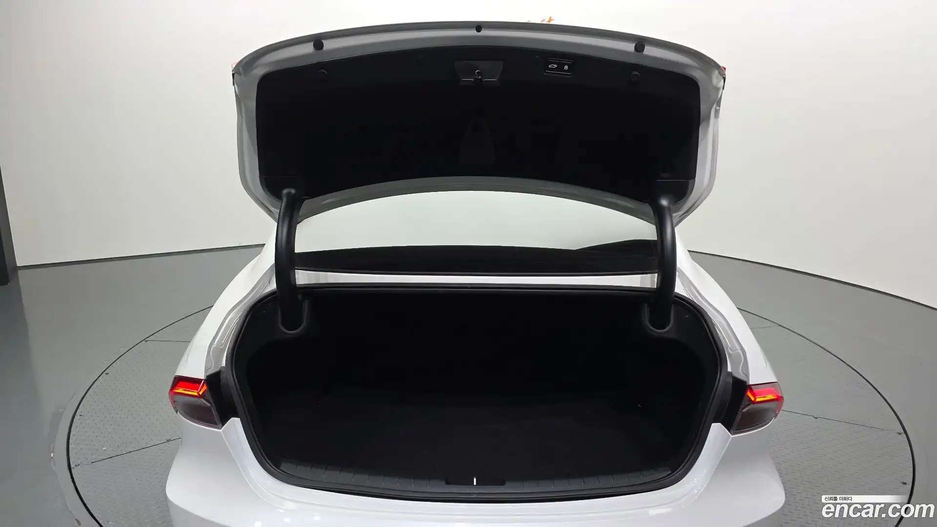 Grandeur Hyundai 2022.5-OPTION-024