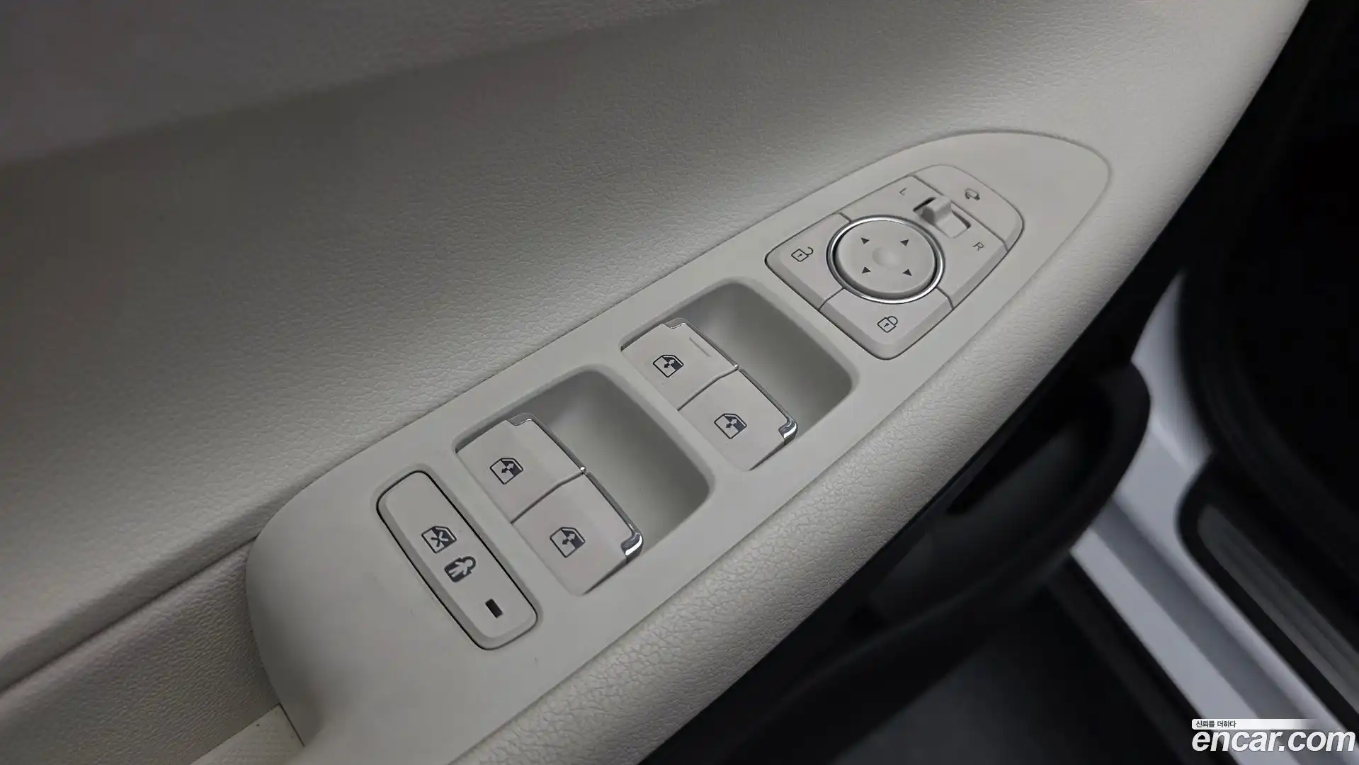 Grandeur Hyundai 2022.5-OPTION-043